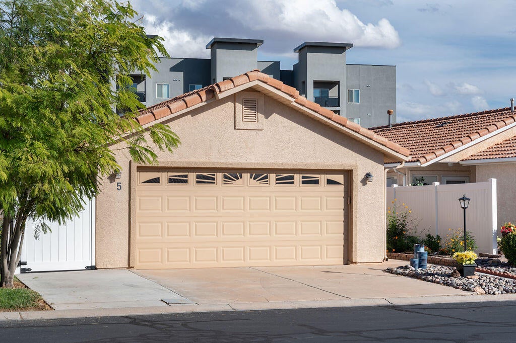 Photo of 1360 E Telegraph ST 5 #5, Washington, UT 84780 (MLS # 26-277295)