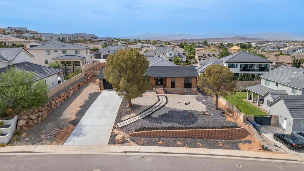 Photo of 1002 E Crooked Creek DR, Washington, UT 84780 (MLS # 26-275186)