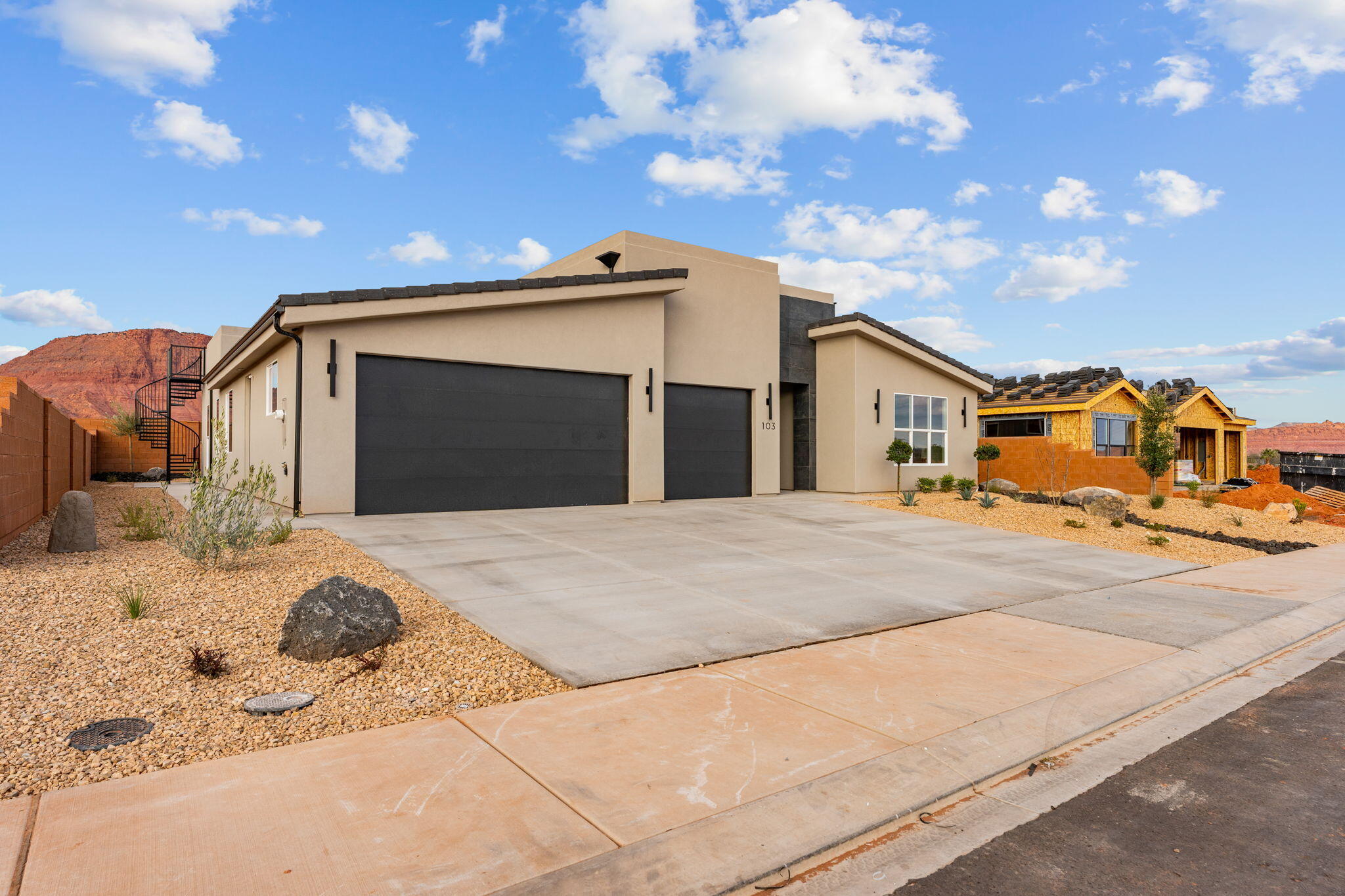 BLACK STONE - Residential