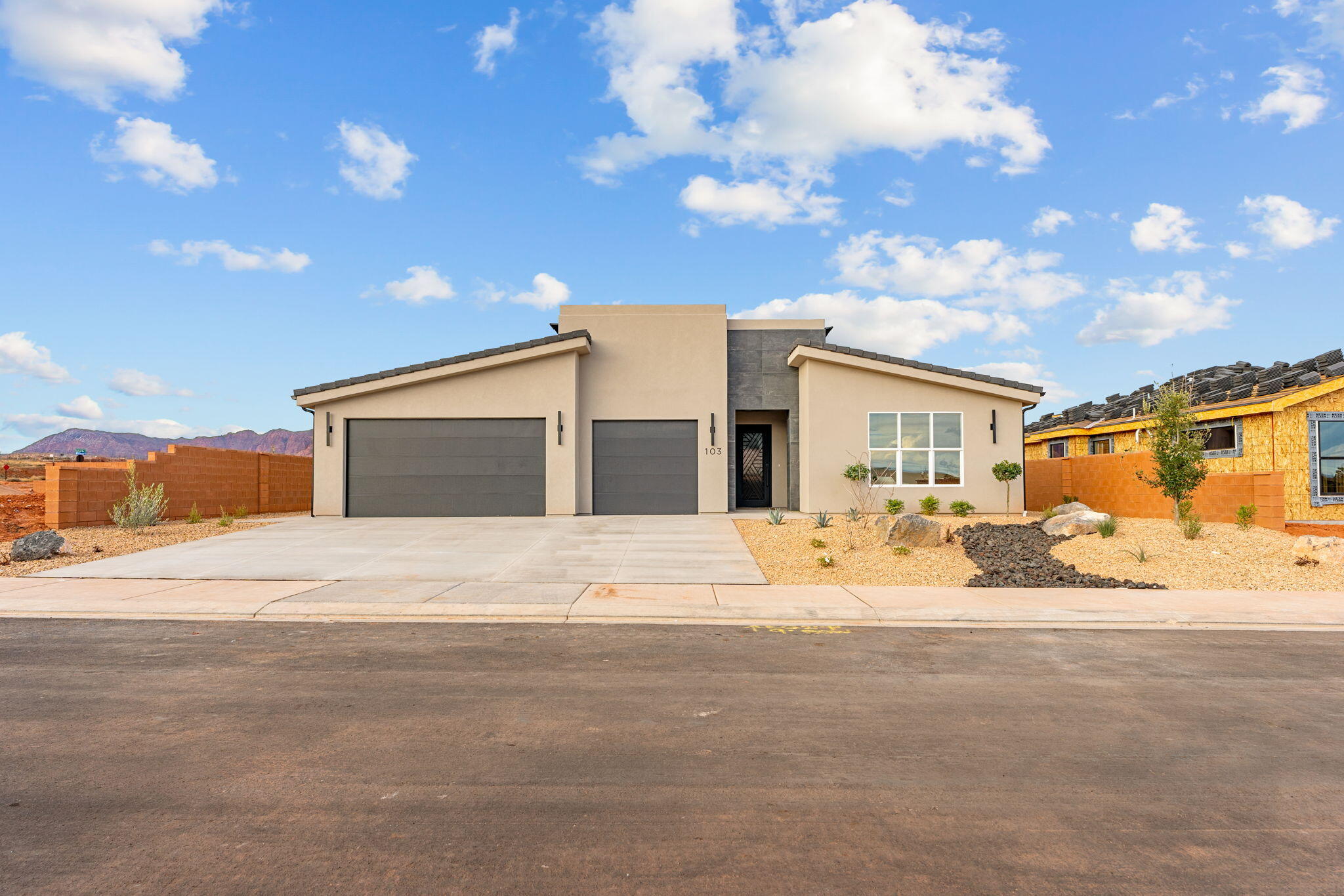 BLACK STONE - Residential