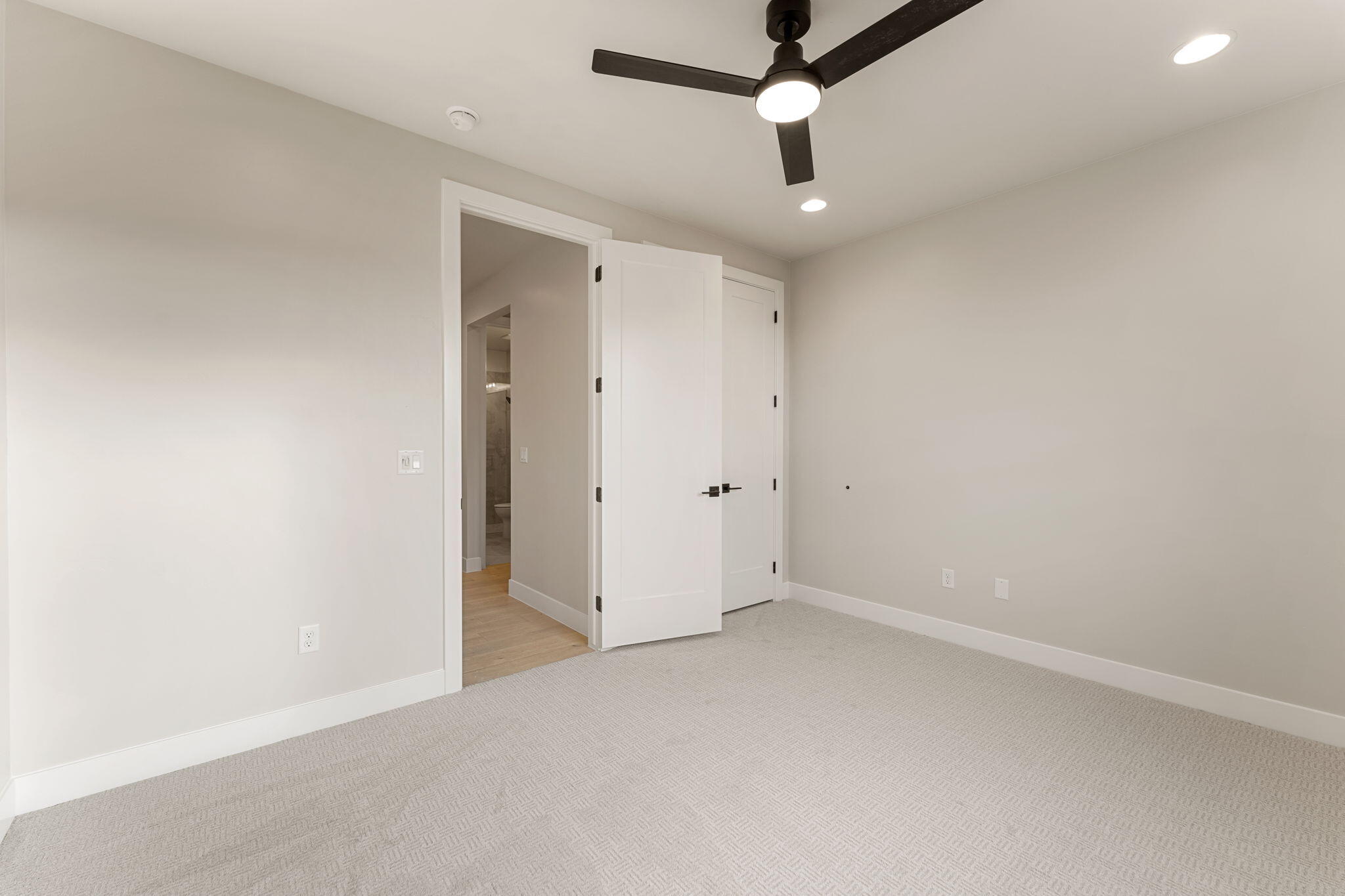 BLACK STONE - Residential