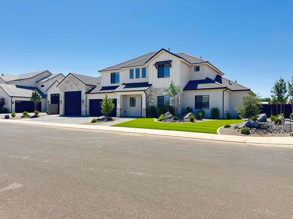 Photo of 594 E Pine ST, Washington, UT 84780 (MLS # 26-272419)