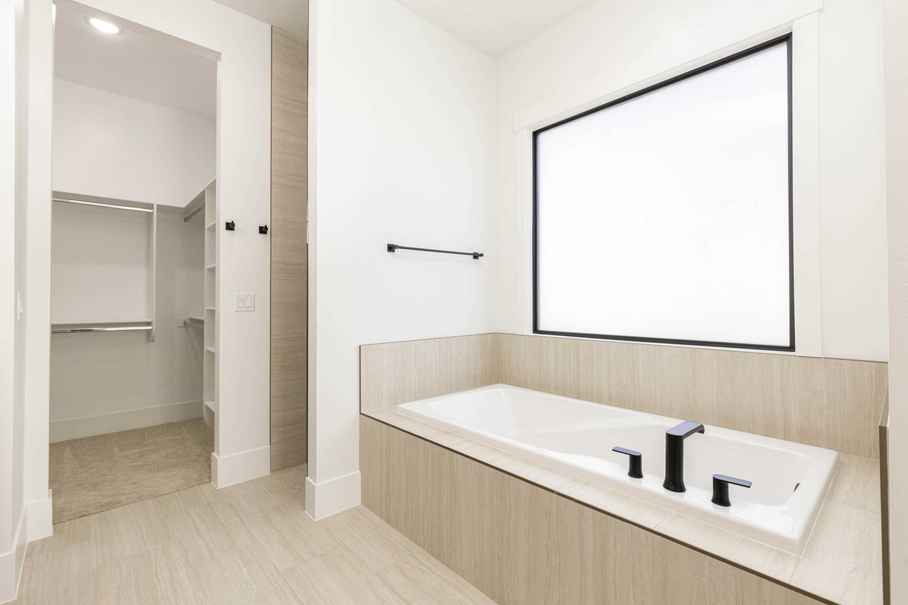 DESERT HORIZON - Residential