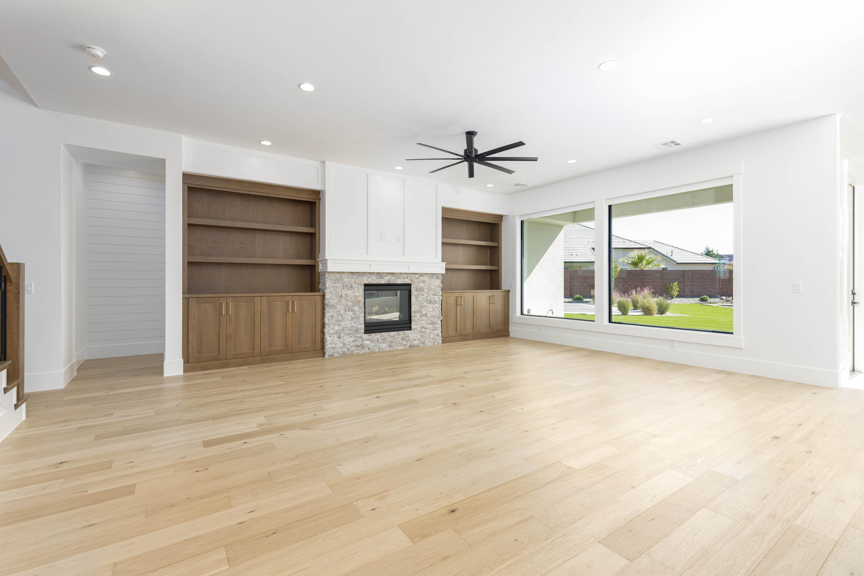 DESERT HORIZON - Residential