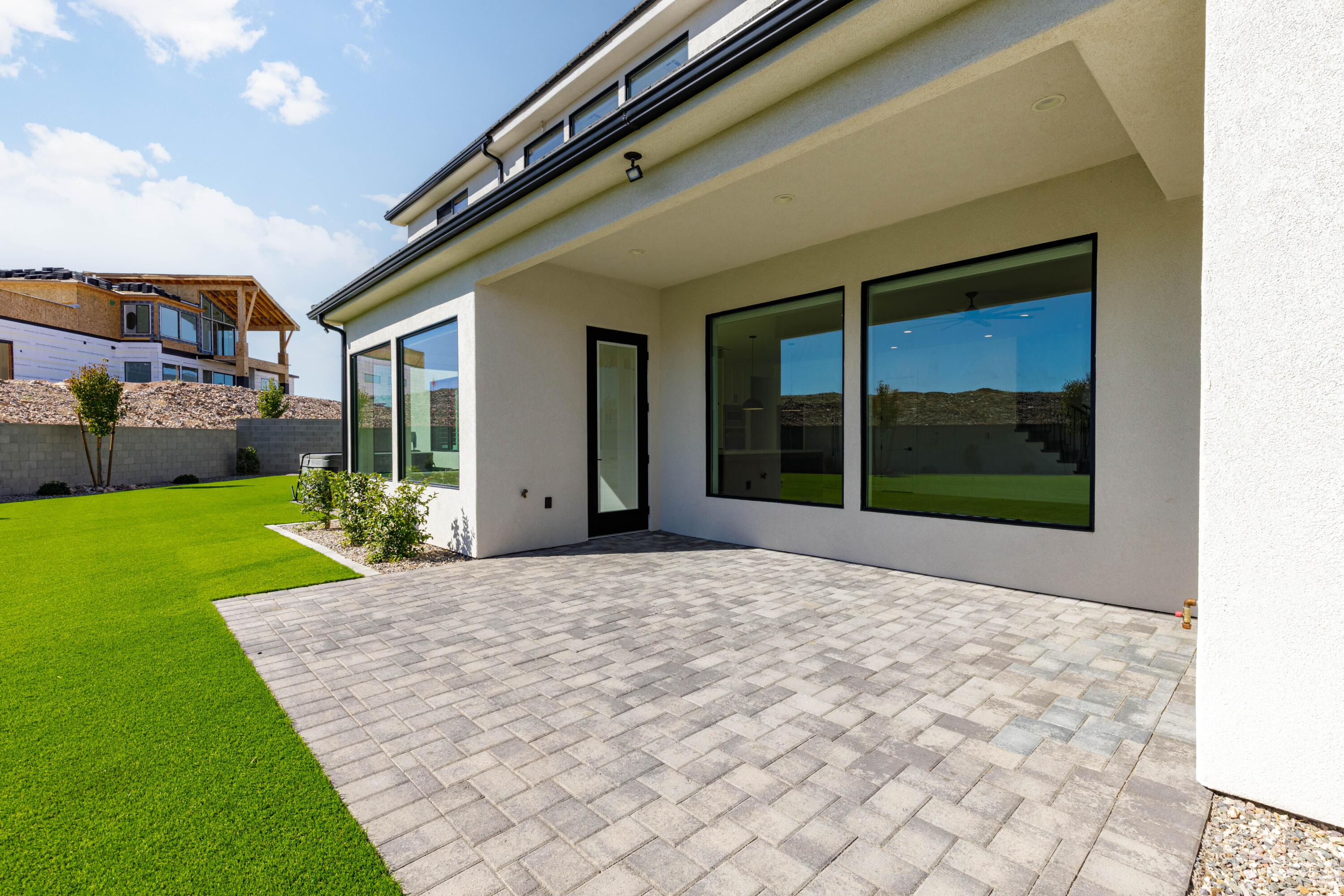 DESERT HORIZON - Residential