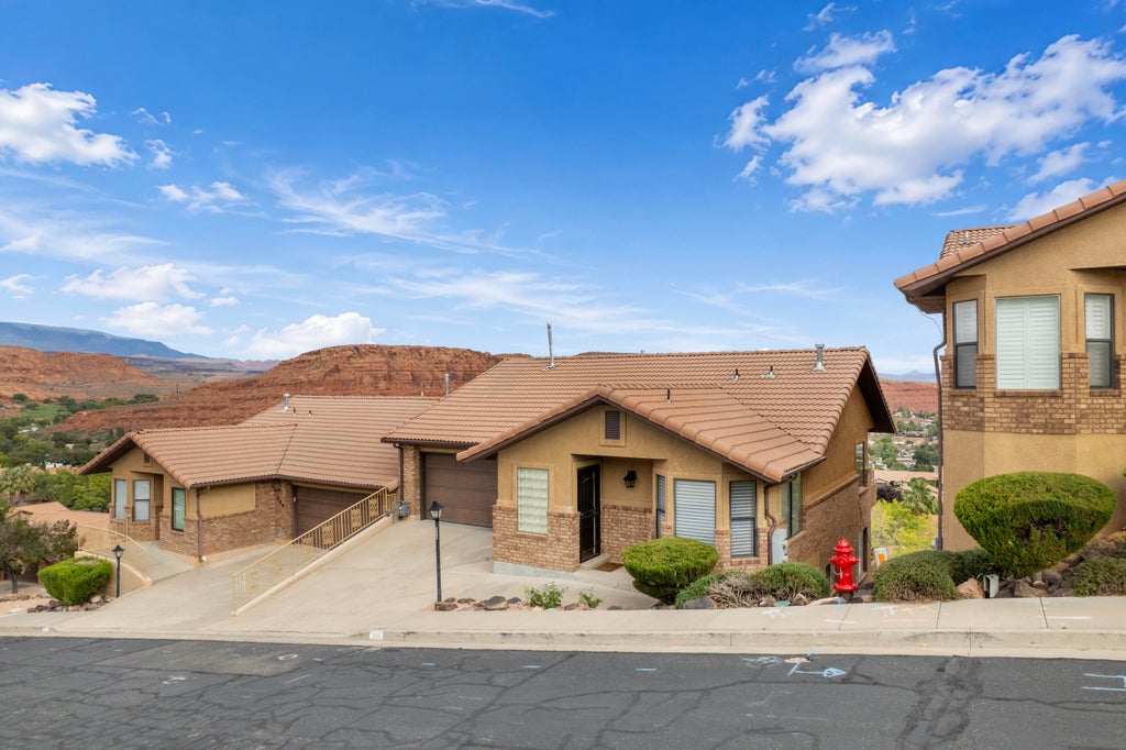 Photo of 556 N Ridgecrest CIR, Saint George, UT 84770 (MLS # 26-277303)