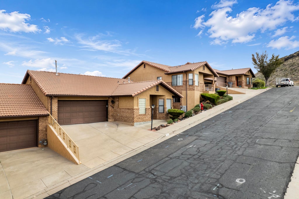 Photo of 556 N Ridgecrest CIR, Saint George, UT 84770 (MLS # 26-277303)