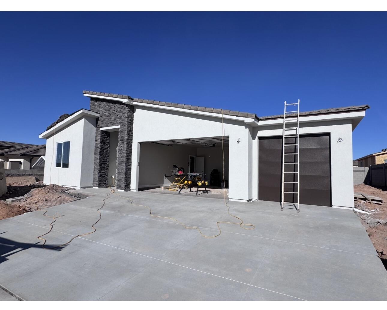 PEREGRINE POINTE WEST - Residential