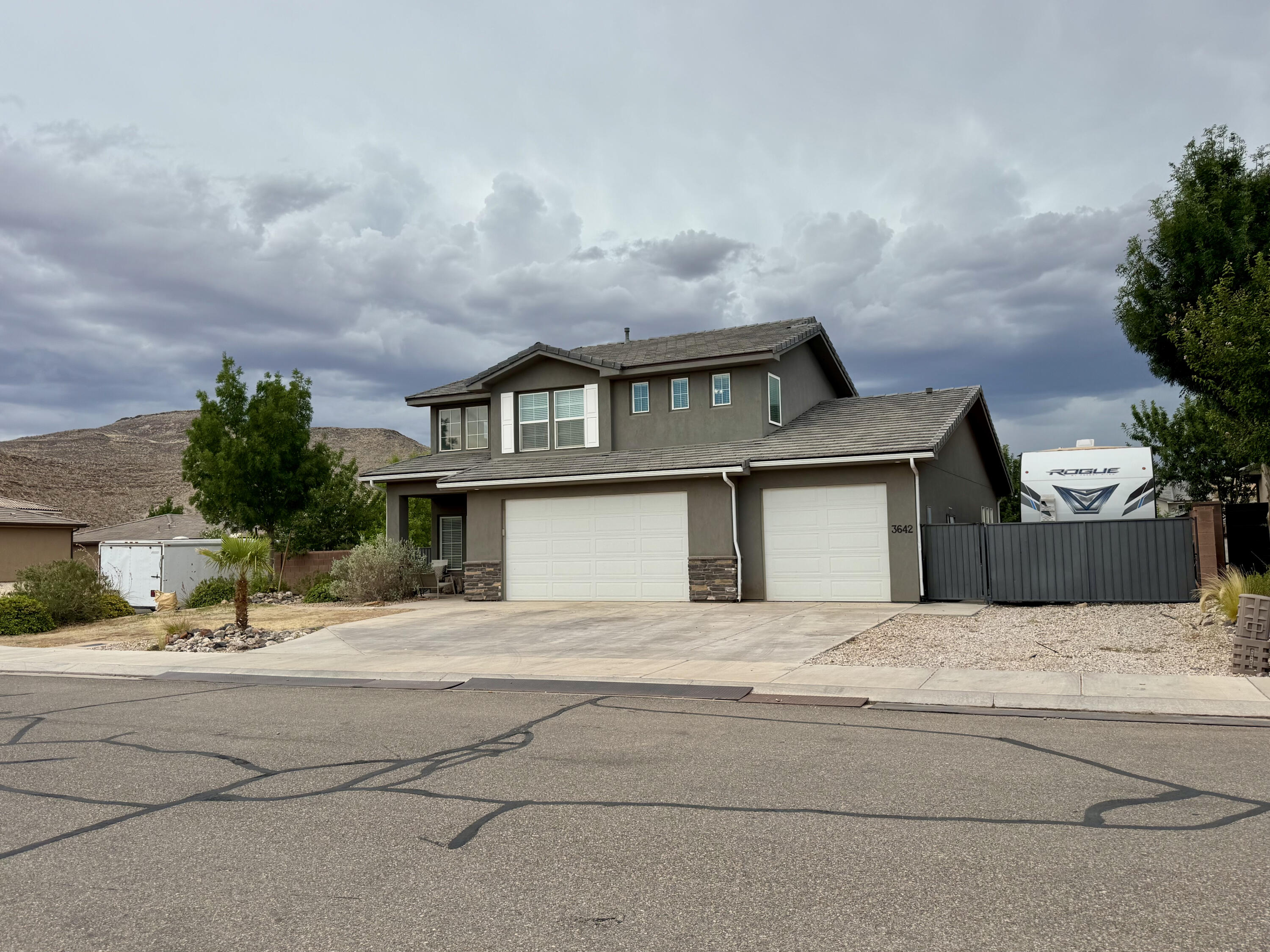 DESERT RIDGE - Residential