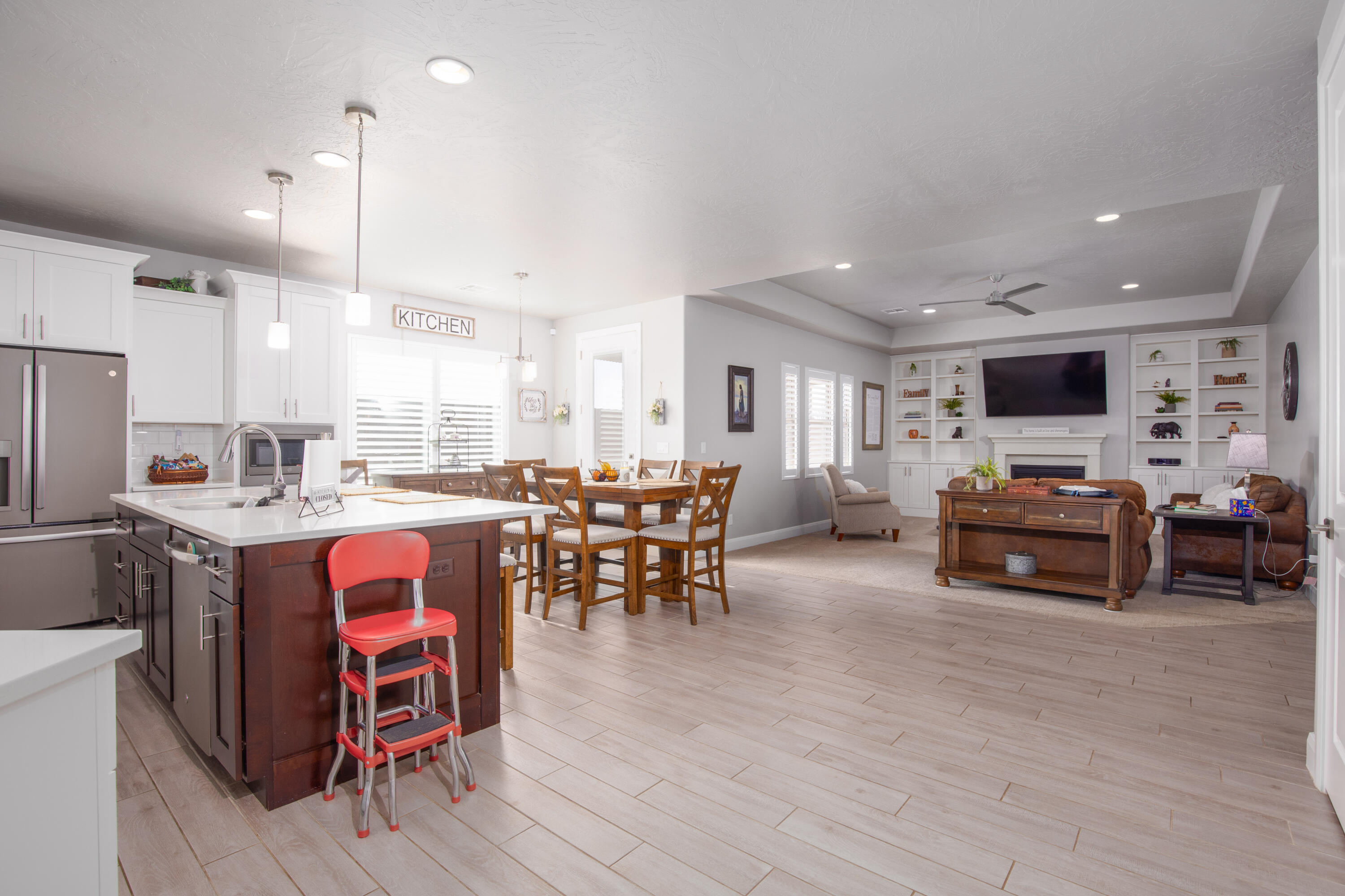 WARNER GATEWAY - Residential