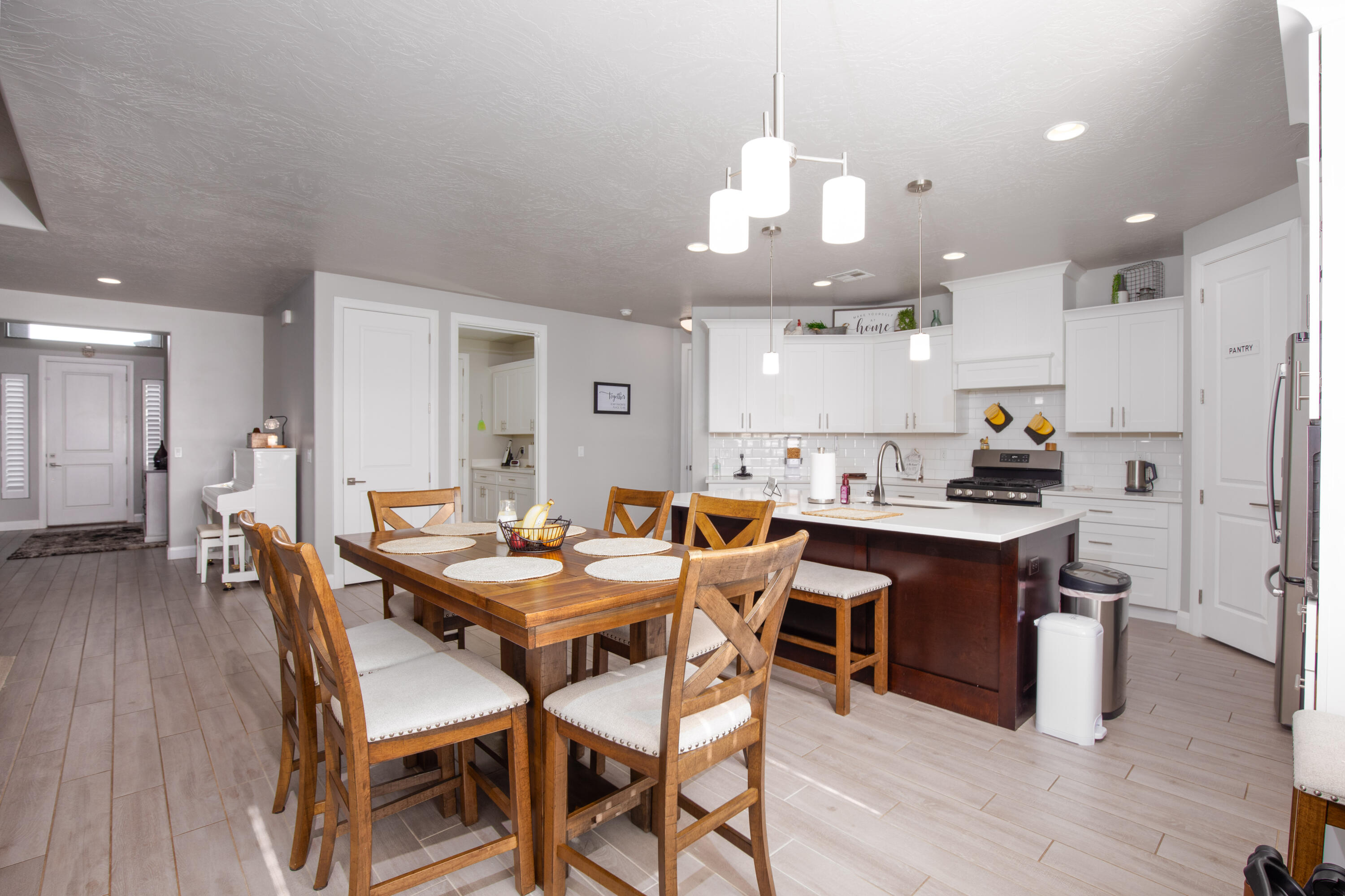 WARNER GATEWAY - Residential