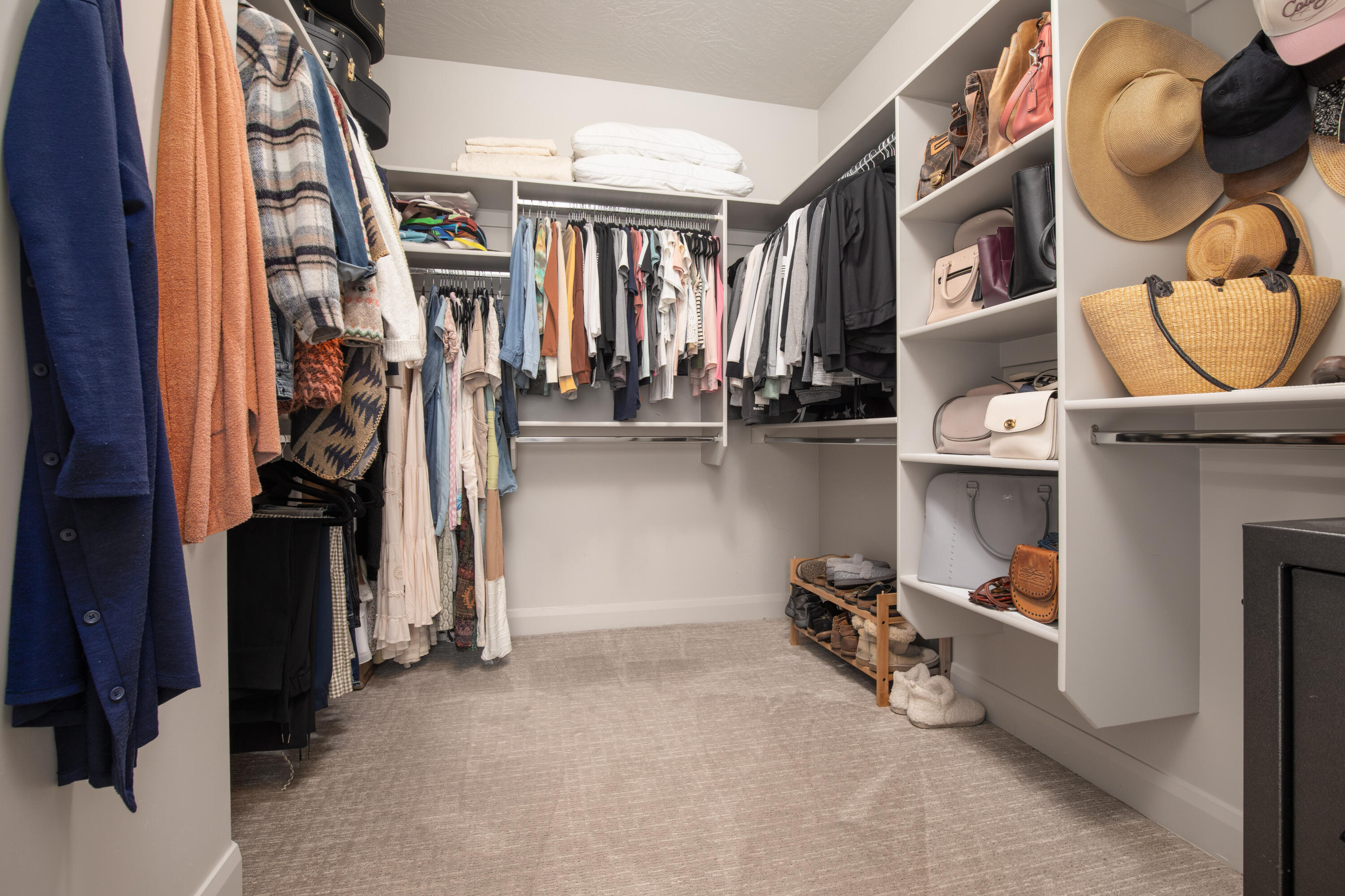 WARNER GATEWAY - Residential