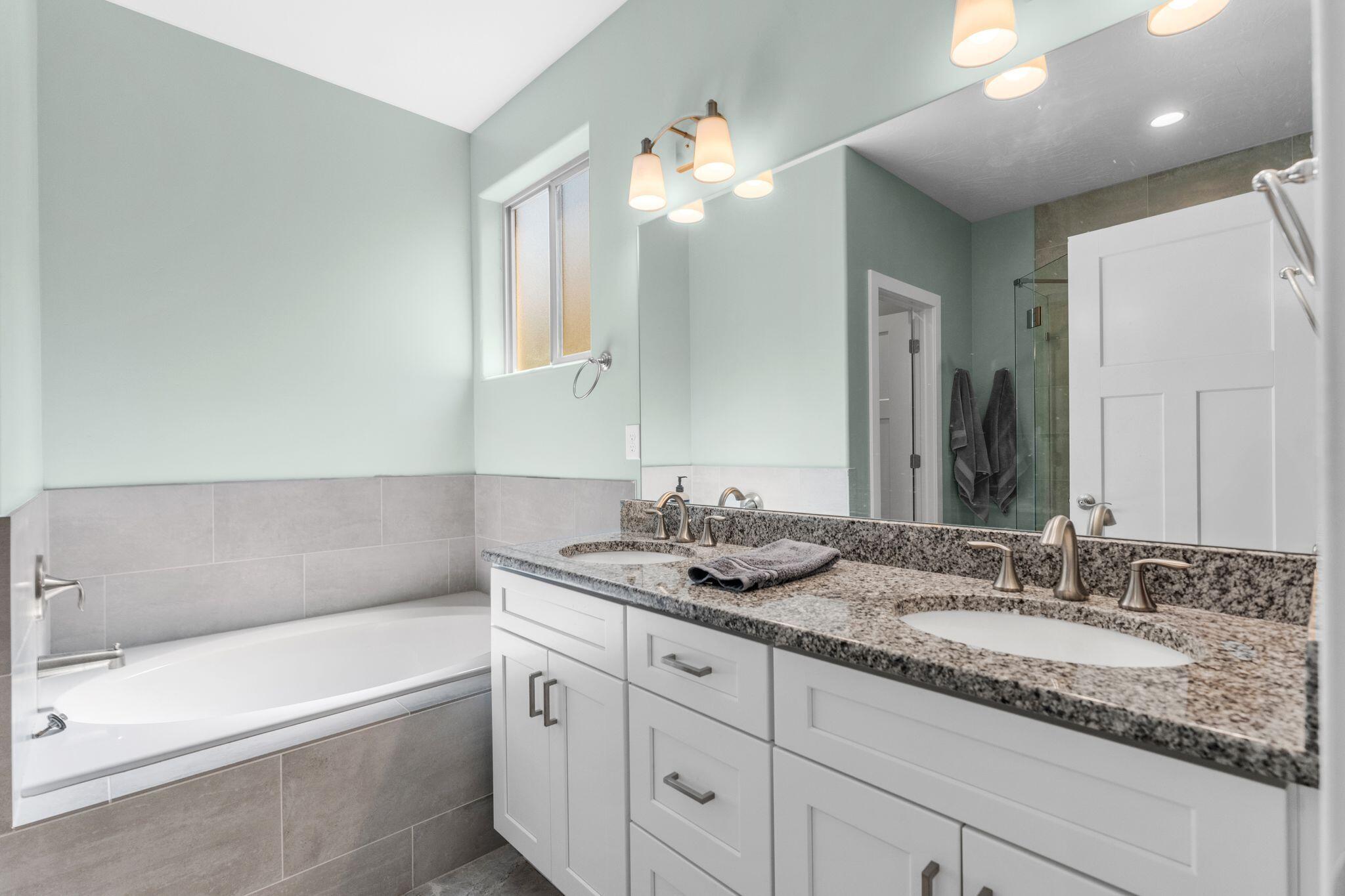 MOENAVE CONDO - Residential