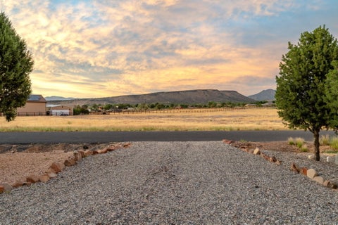 Tiny photo for 785 N Old Farms RD, Dammeron Valley, UT 84783 (MLS # 26-274933)