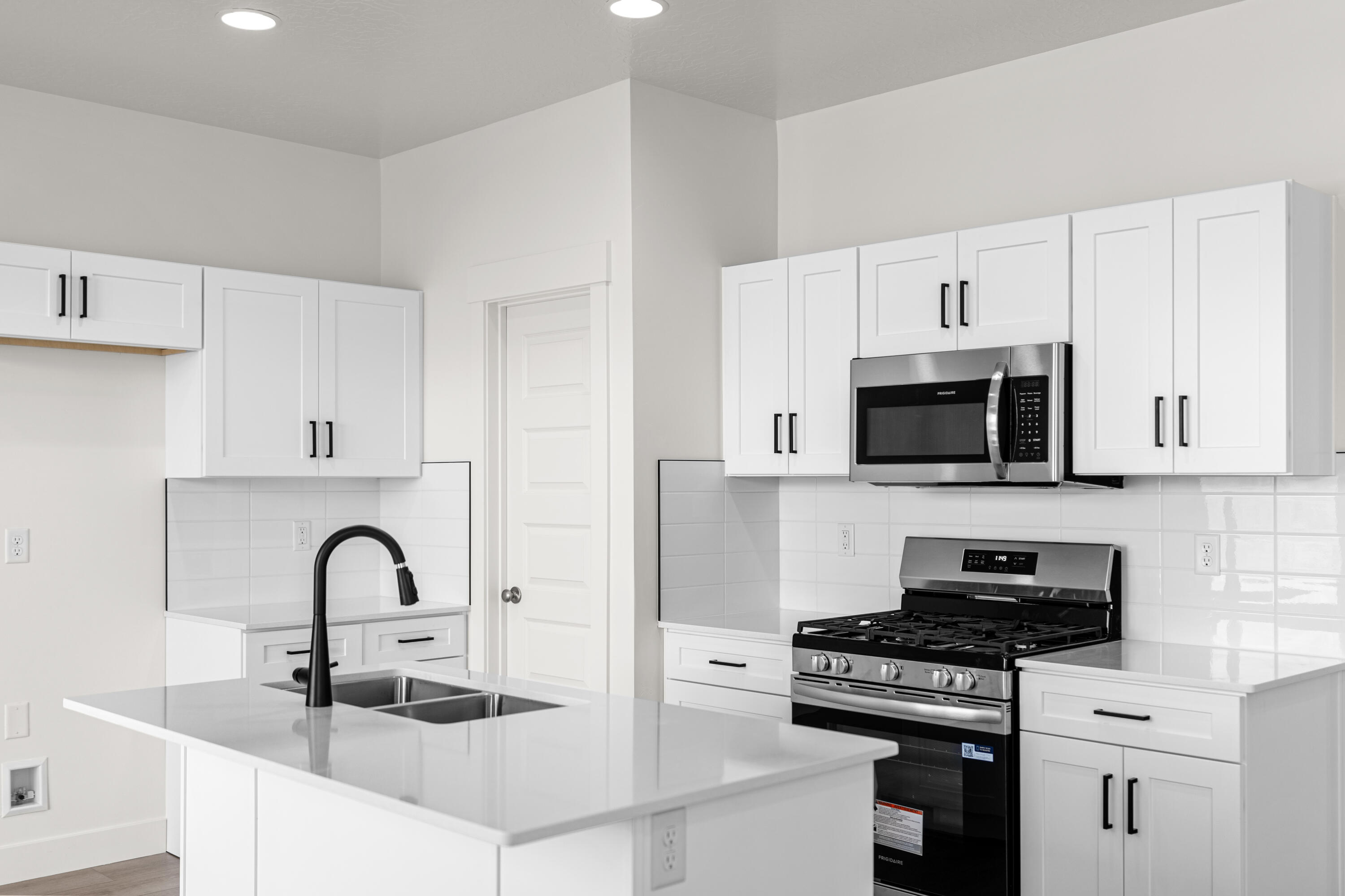 DESERT REFLECTION - Residential