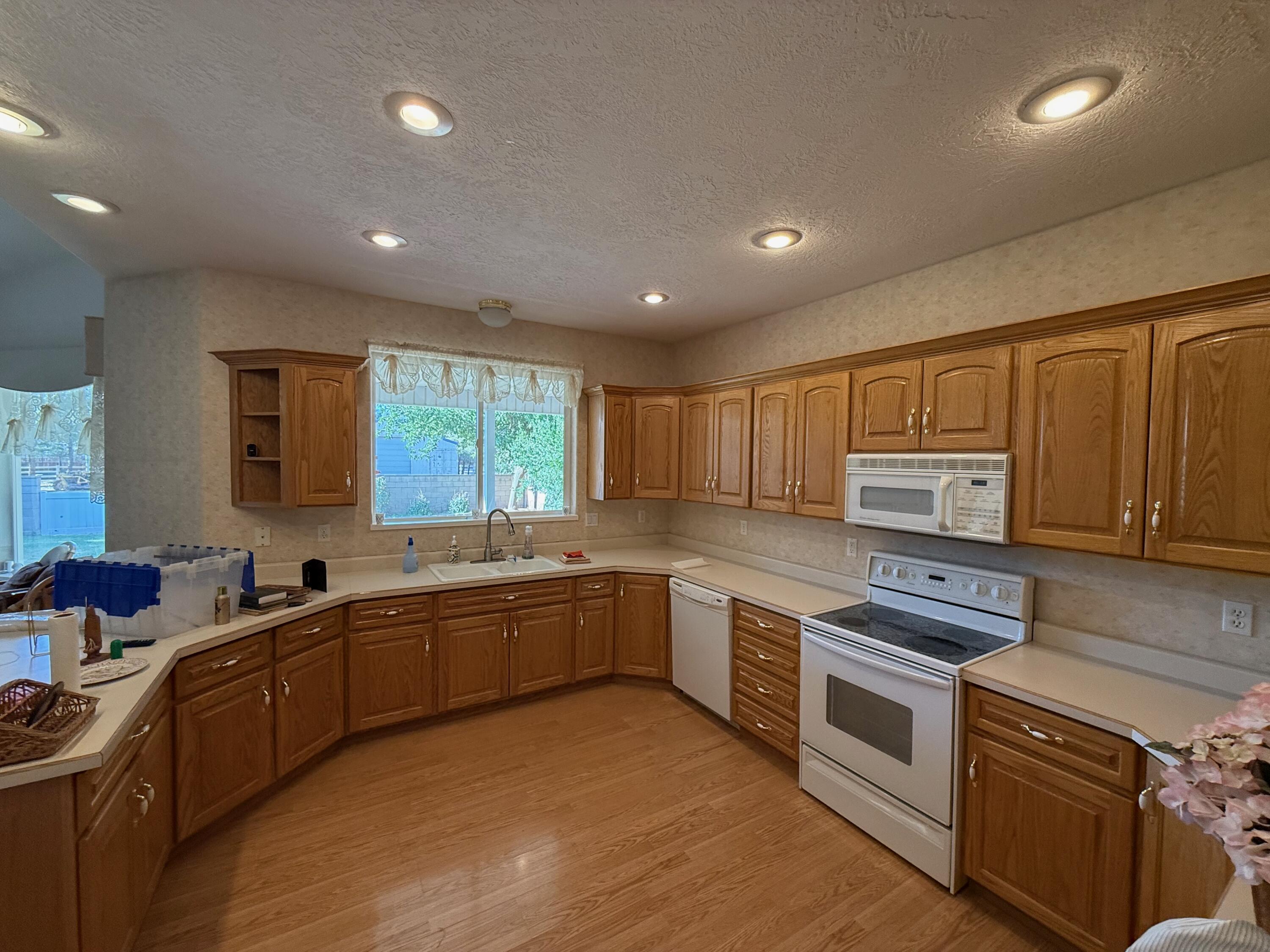 MAJESTIC VALLEY ESTATES - Residential