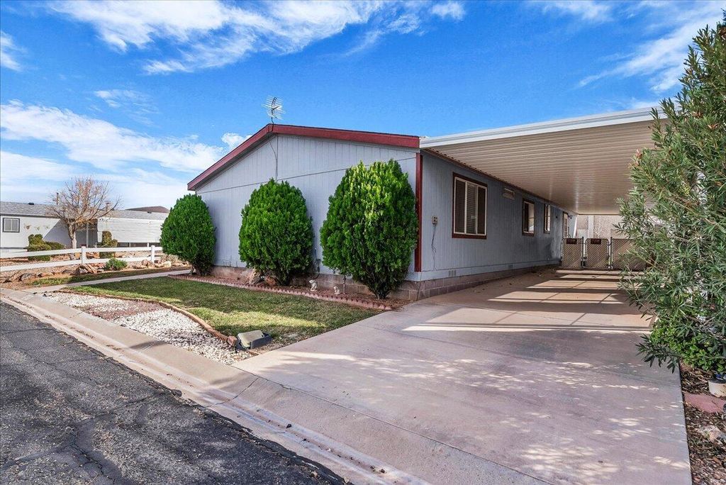 Photo of 3871 W 20 N, Hurricane, UT 84737 (MLS # 26-269940)