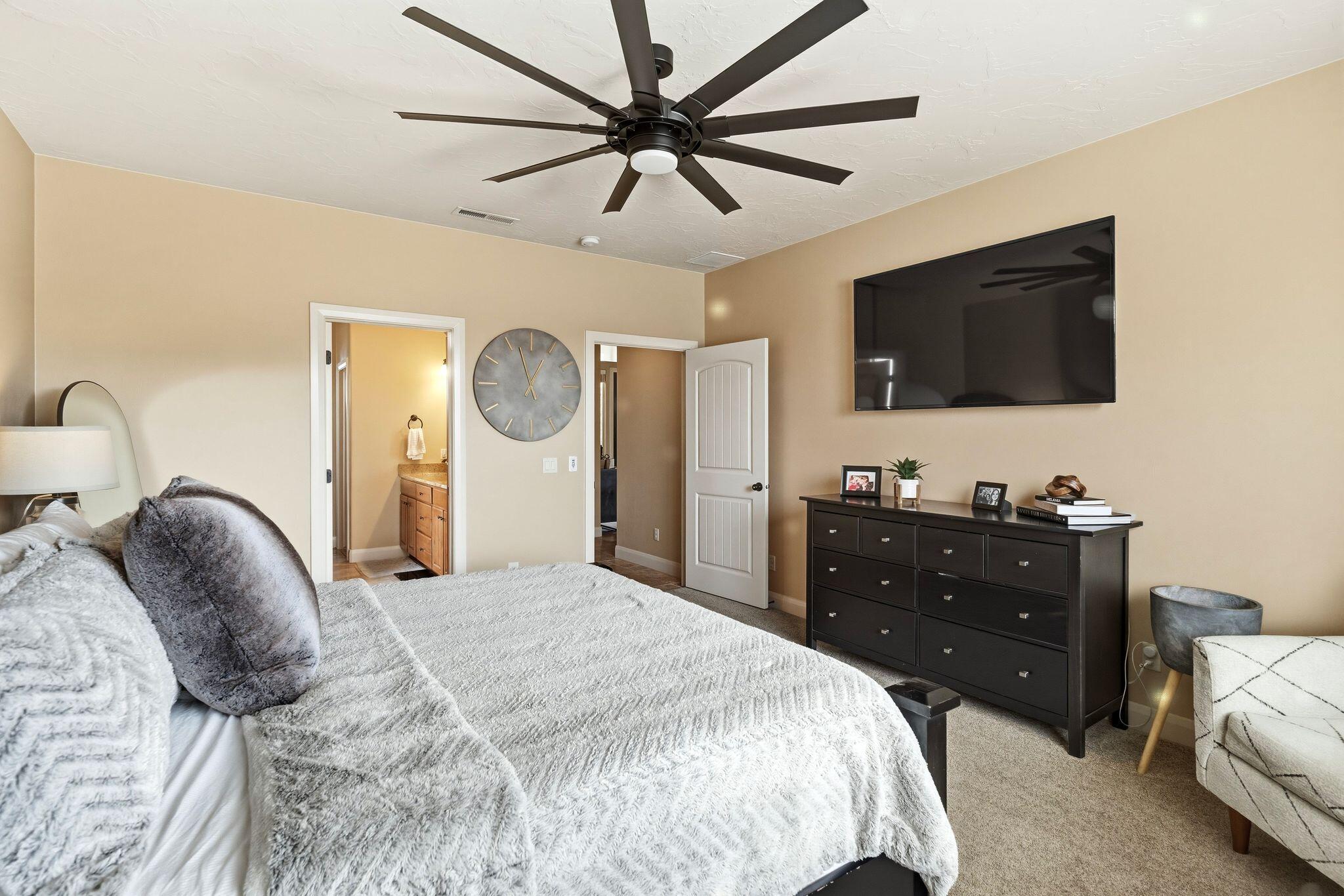 HIGH CHAPARRAL AT THE WASHINGTON BENCH - Residential