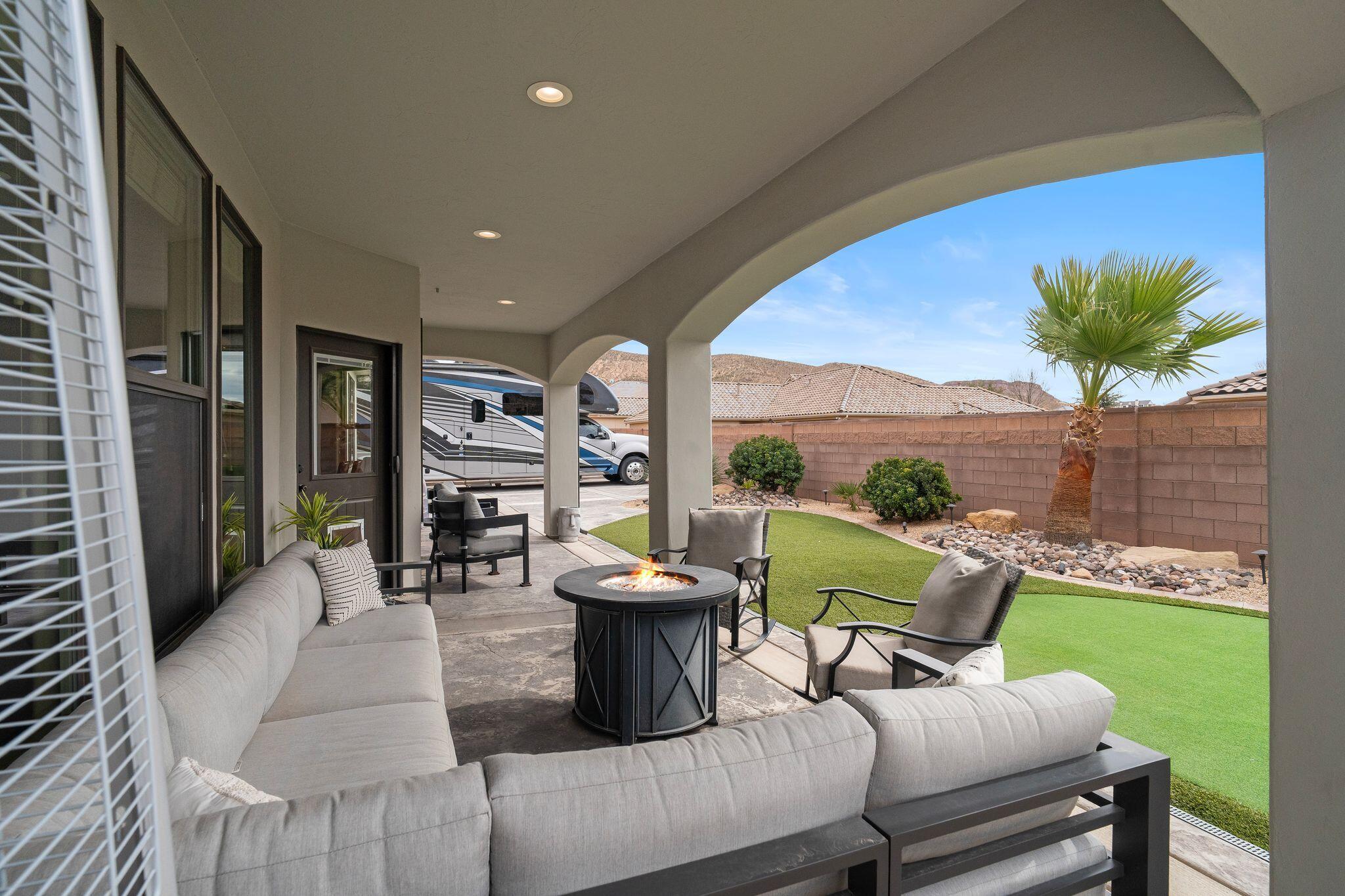 HIGH CHAPARRAL AT THE WASHINGTON BENCH - Residential