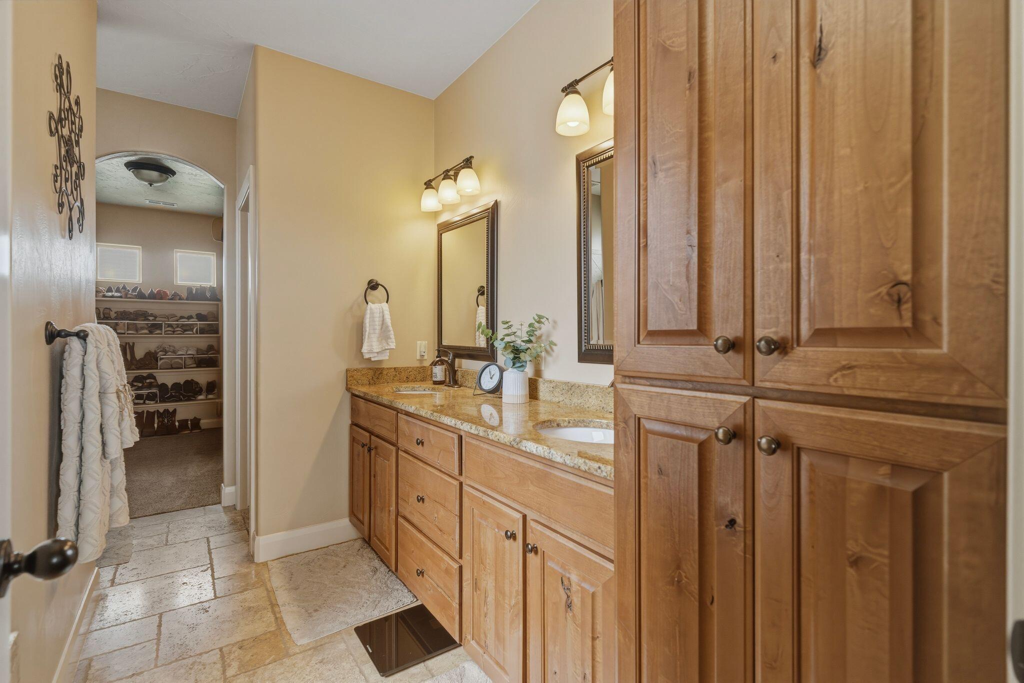 HIGH CHAPARRAL AT THE WASHINGTON BENCH - Residential