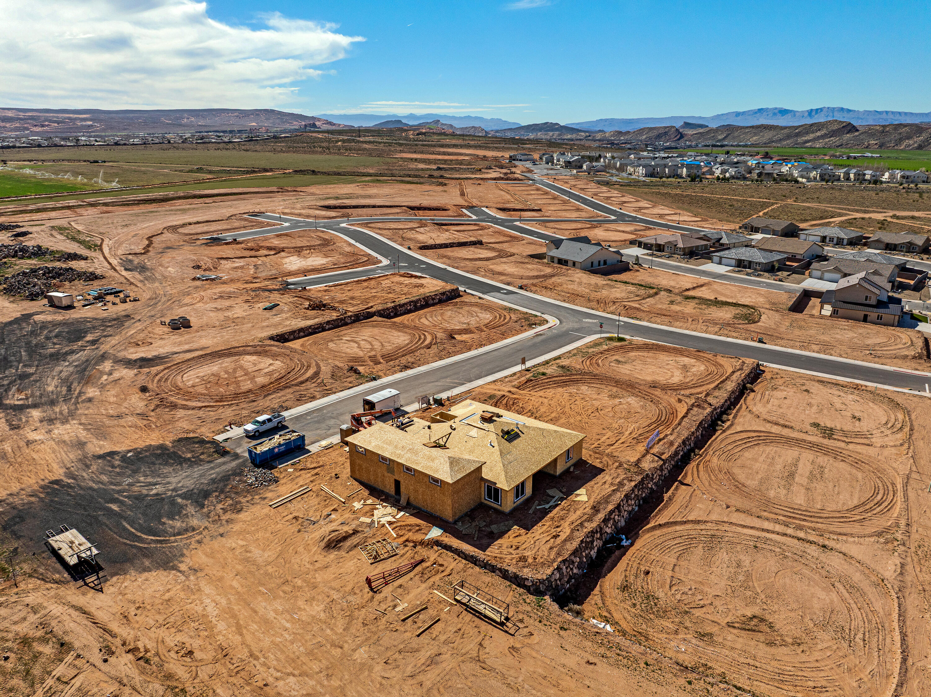 RED SLATE ESTATES - Residential