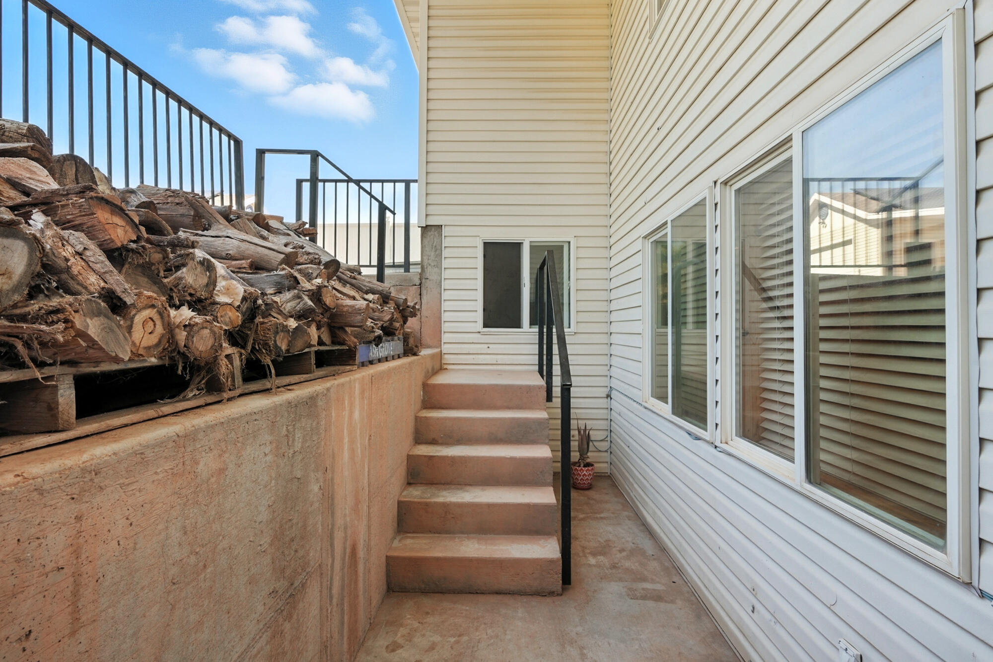 NEW HARMONY FARMS - Residential