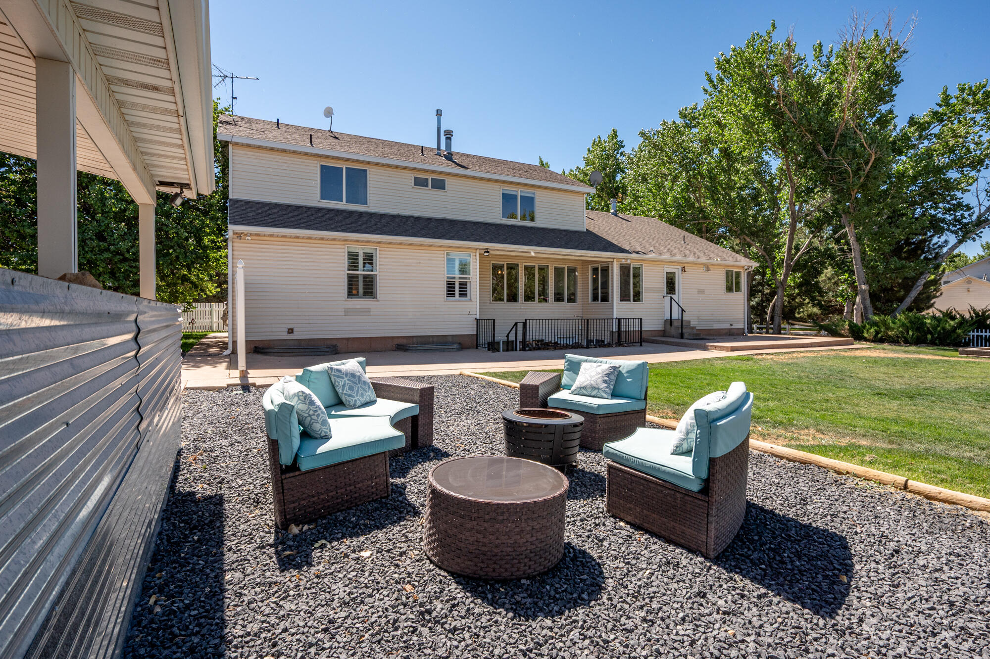 NEW HARMONY FARMS - Residential