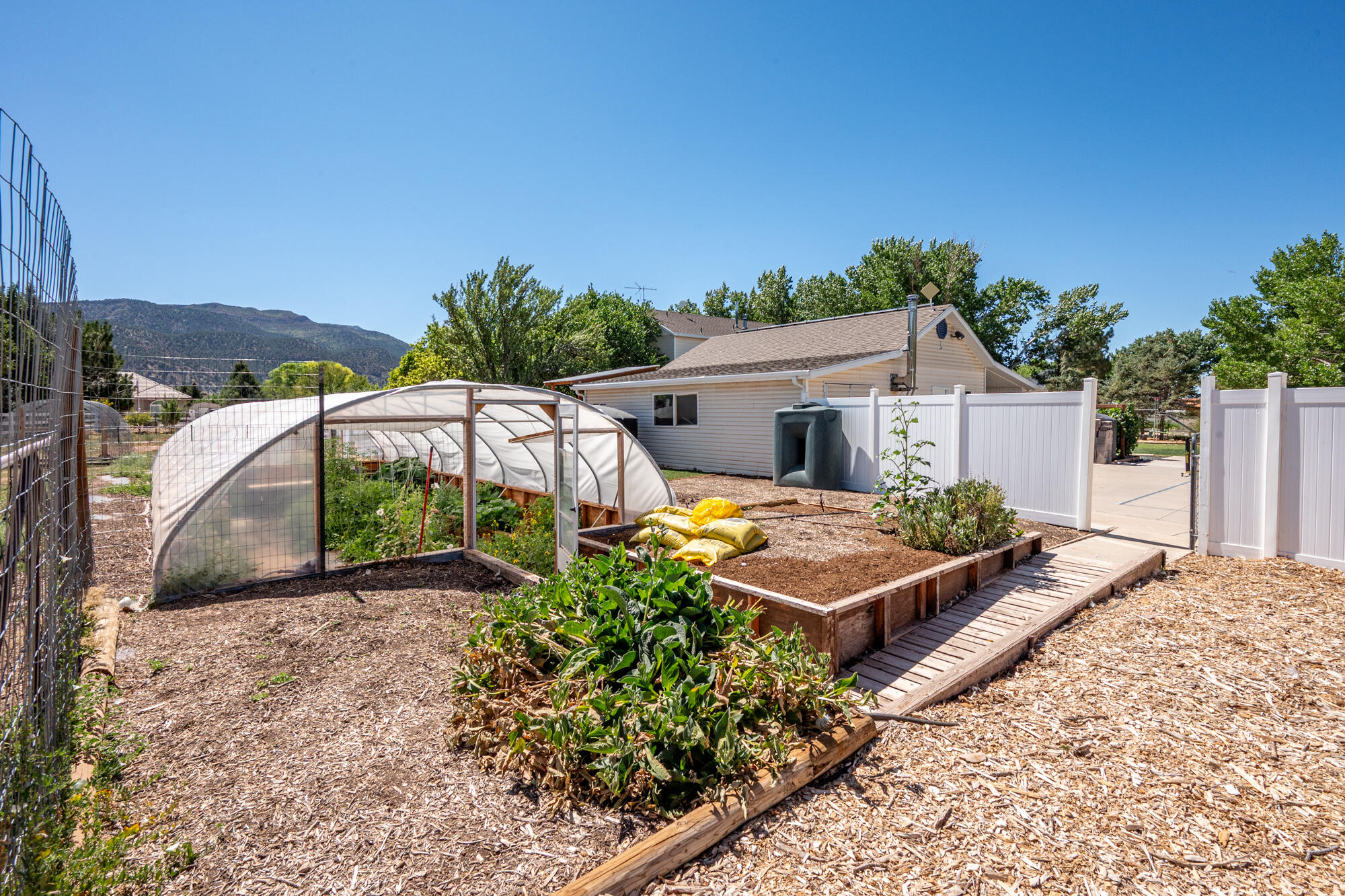 NEW HARMONY FARMS - Residential