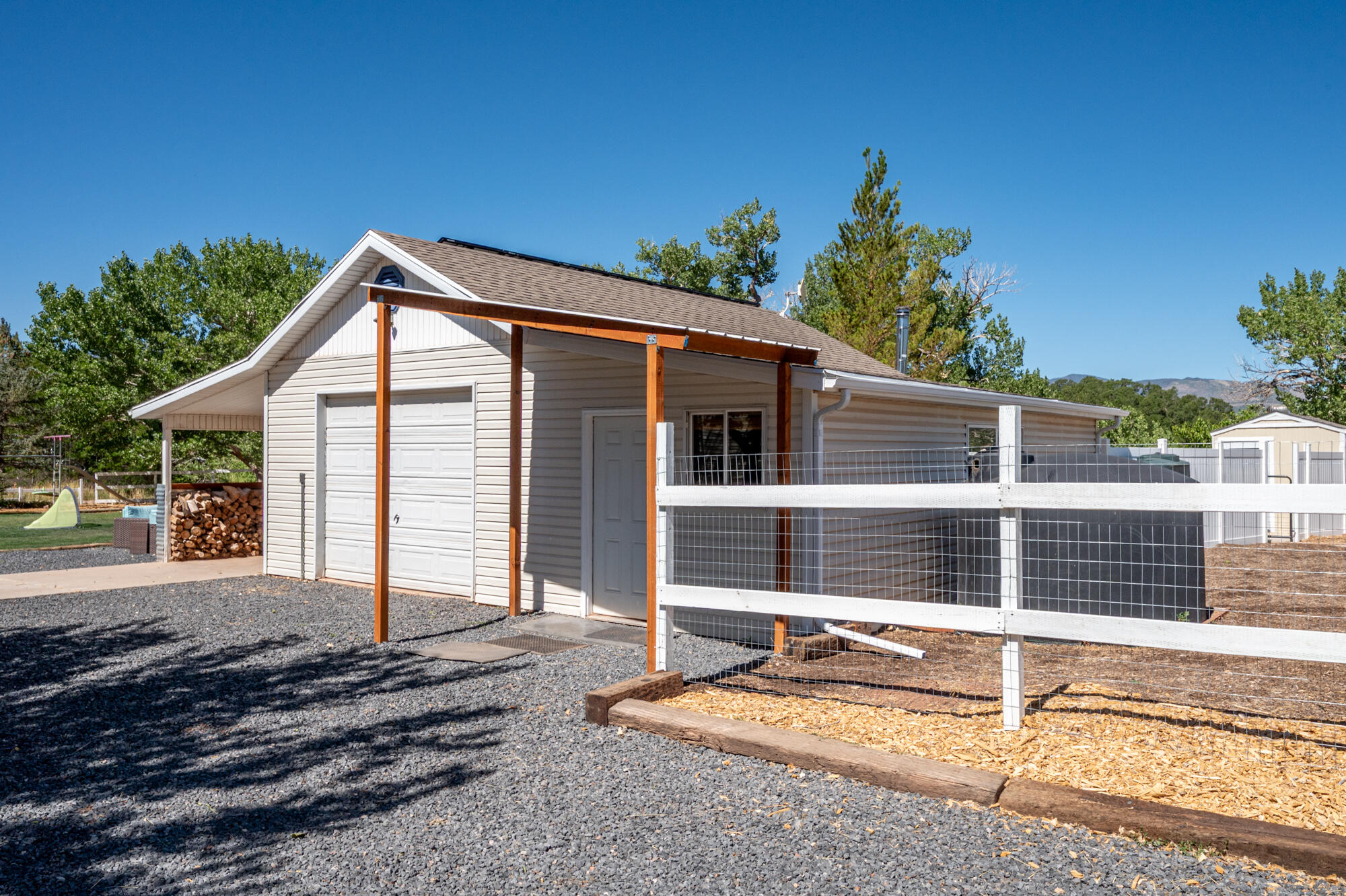 NEW HARMONY FARMS - Residential