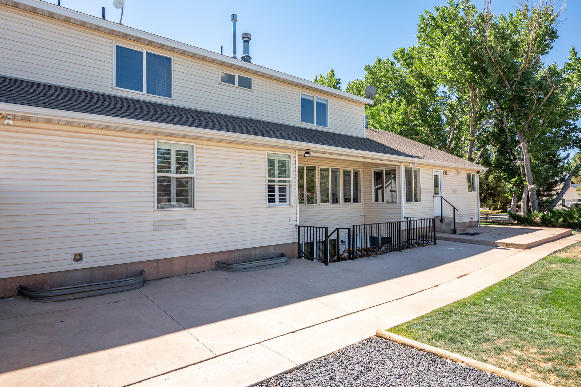 NEW HARMONY FARMS - Residential