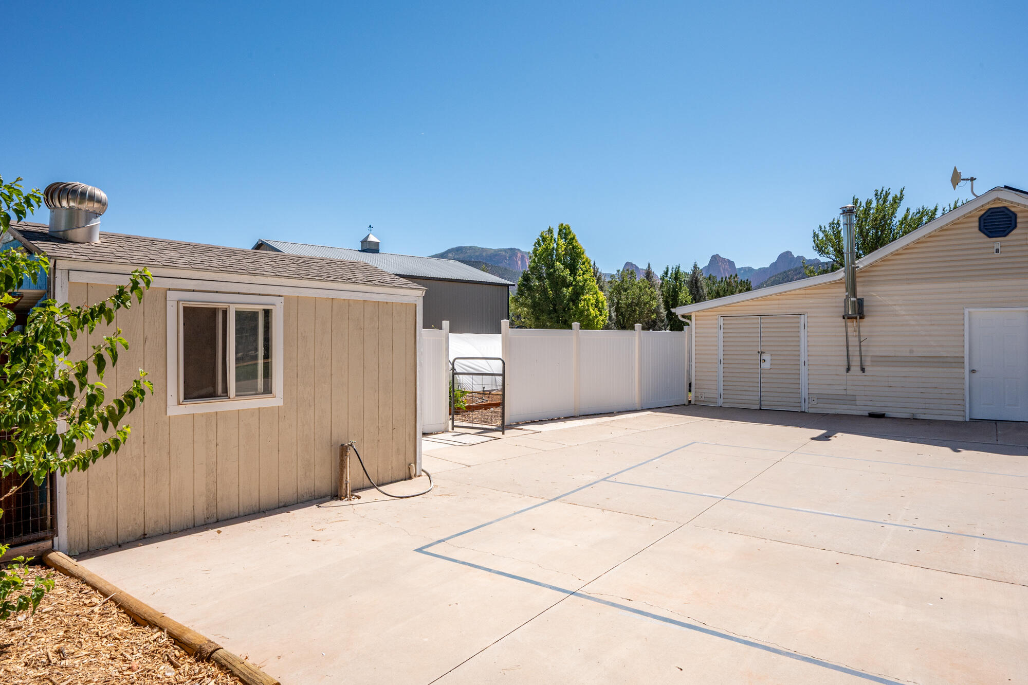 NEW HARMONY FARMS - Residential