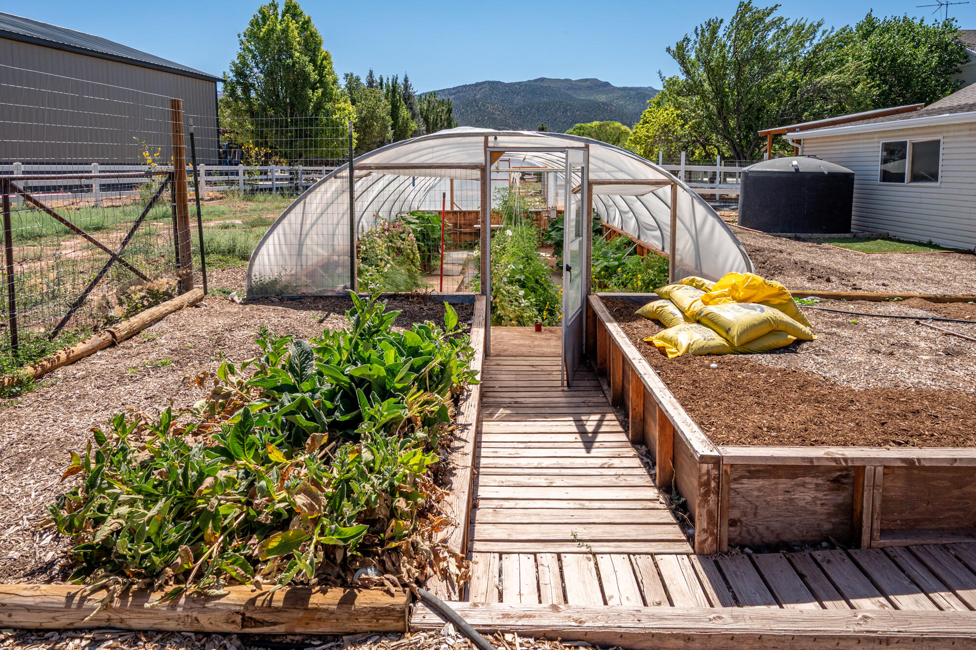 NEW HARMONY FARMS - Residential