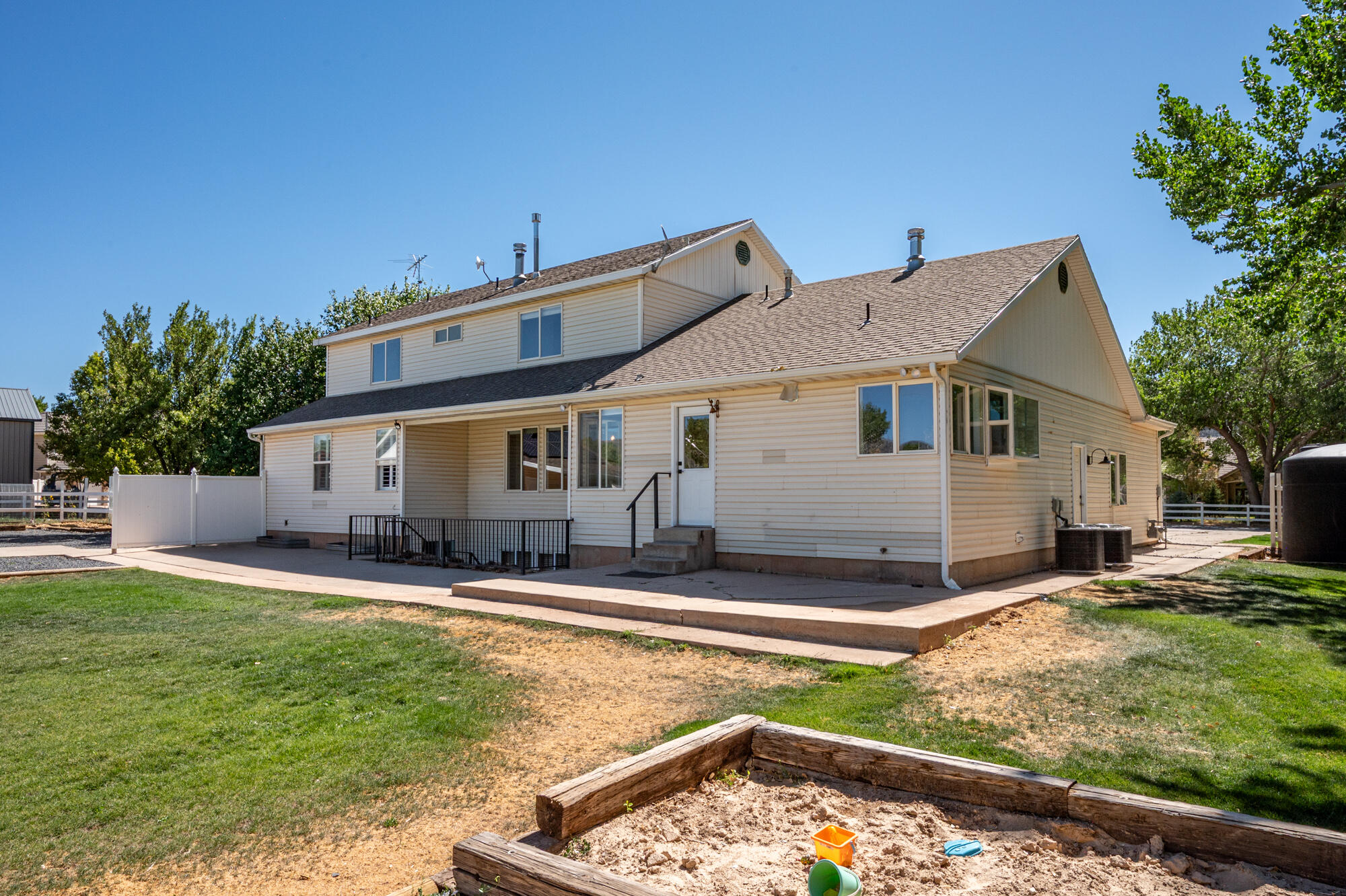 NEW HARMONY FARMS - Residential