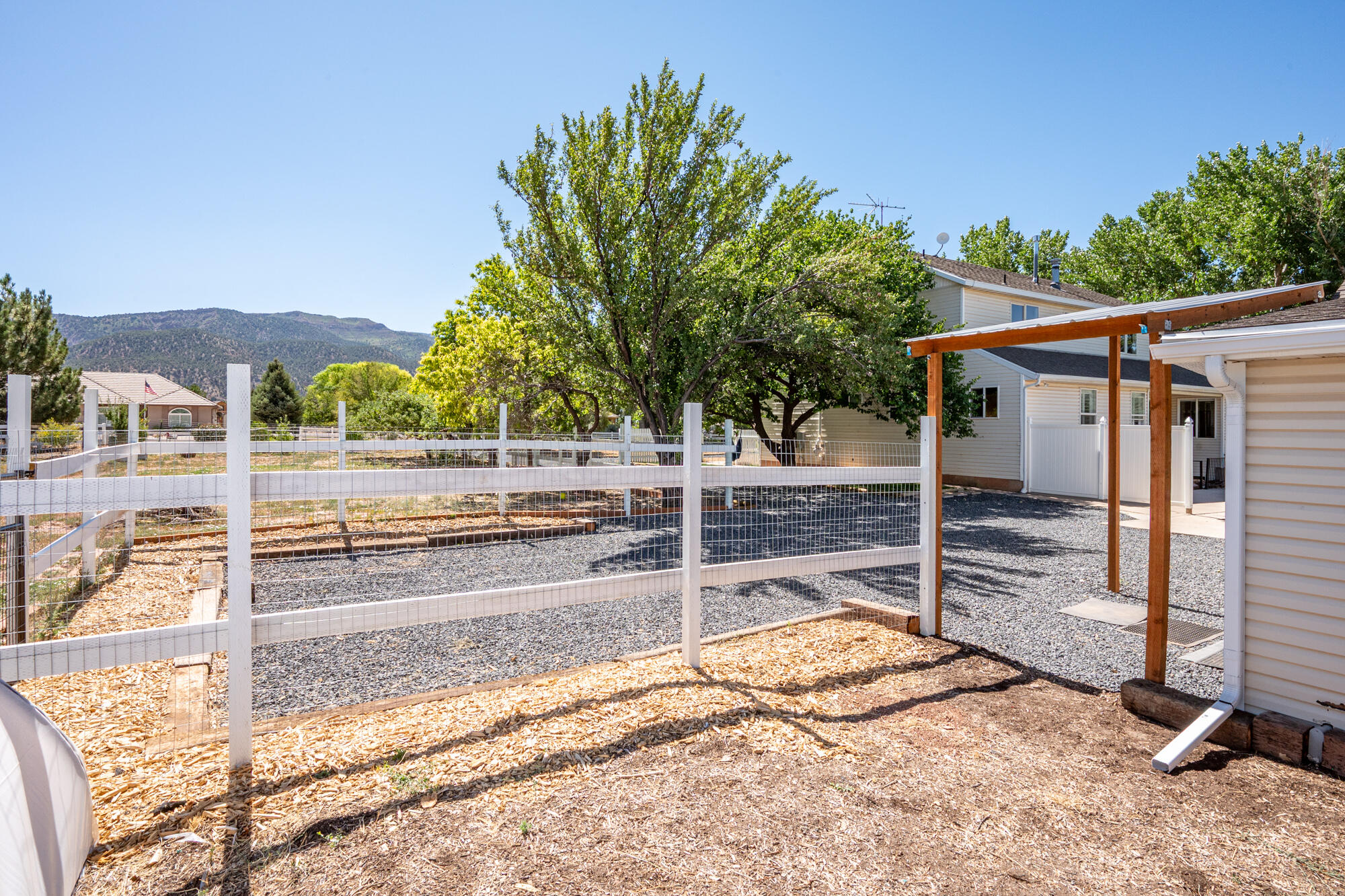 NEW HARMONY FARMS - Residential