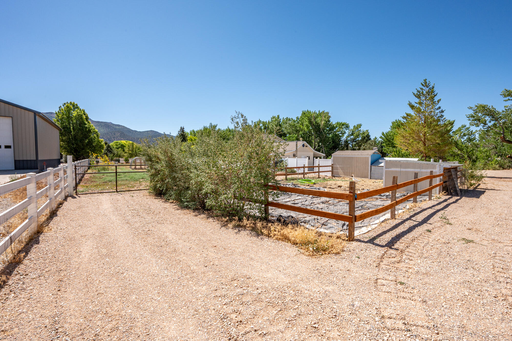 NEW HARMONY FARMS - Residential