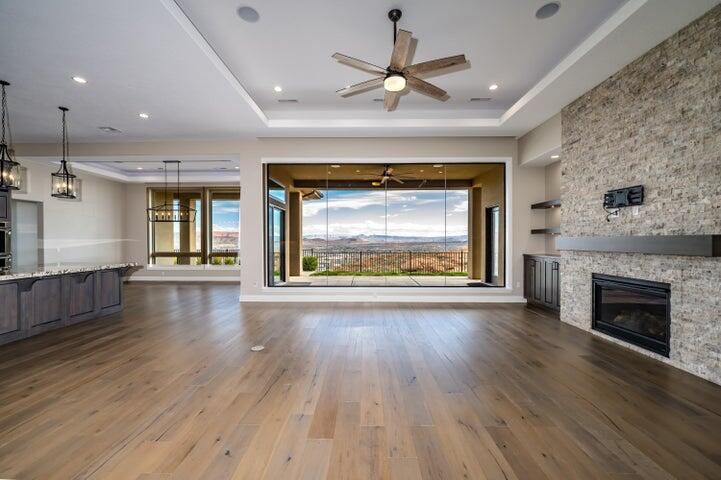 EAGLE SUMMIT ESTATES - Residential