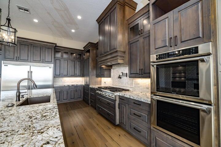 EAGLE SUMMIT ESTATES - Residential