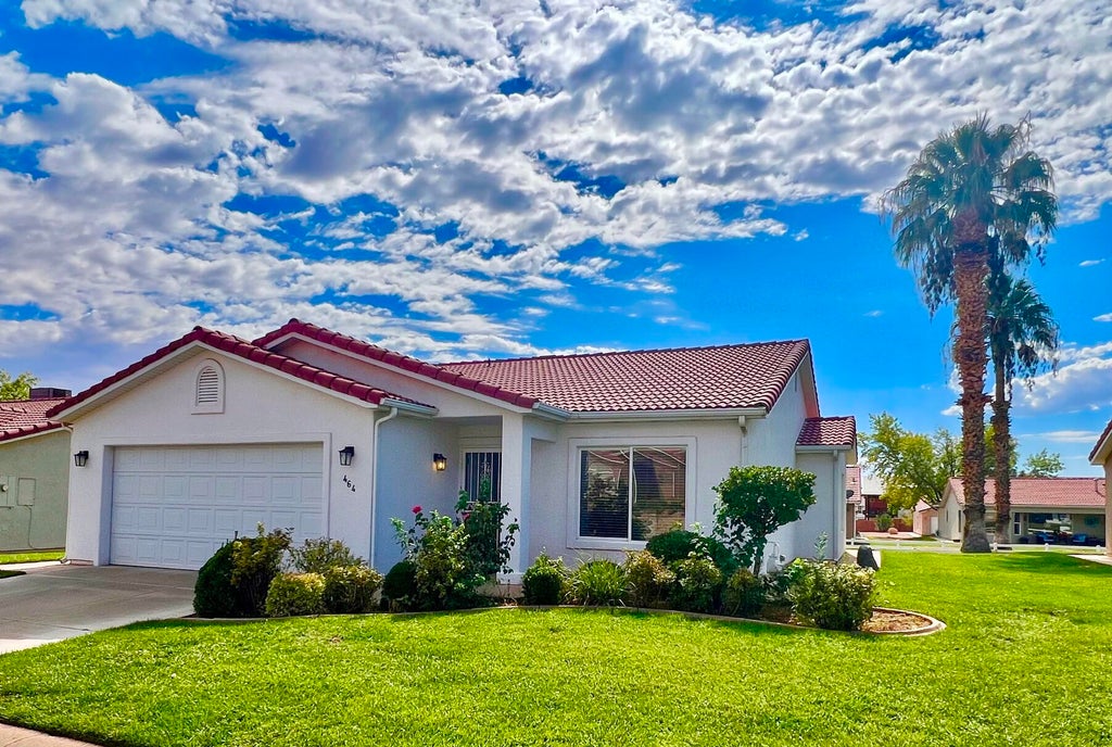Photo of 464 E Dominguez DR, Ivins, UT 84738 (MLS # 26-277155)