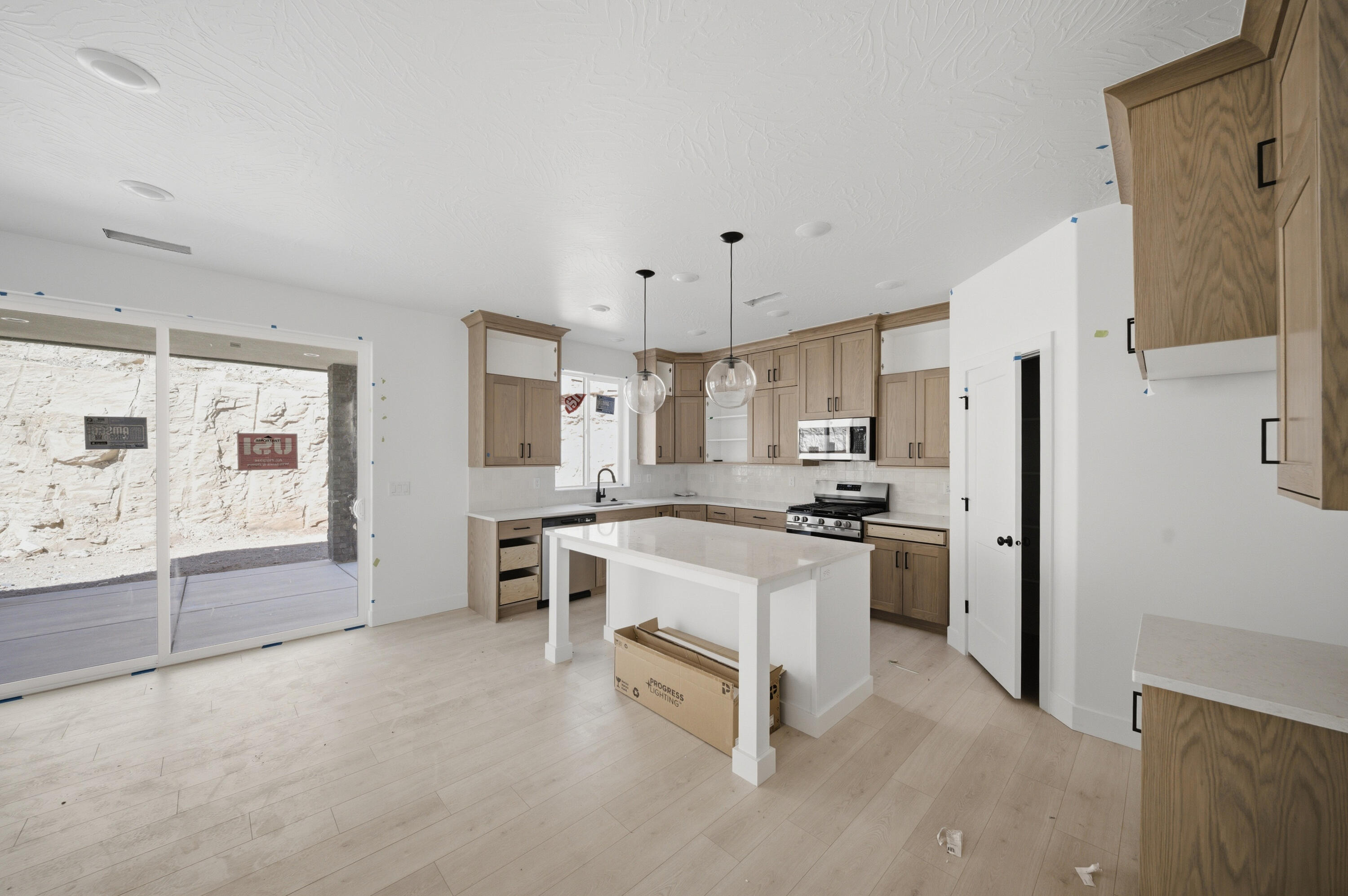 SALARNO HILLS AT DIVARIO - Residential