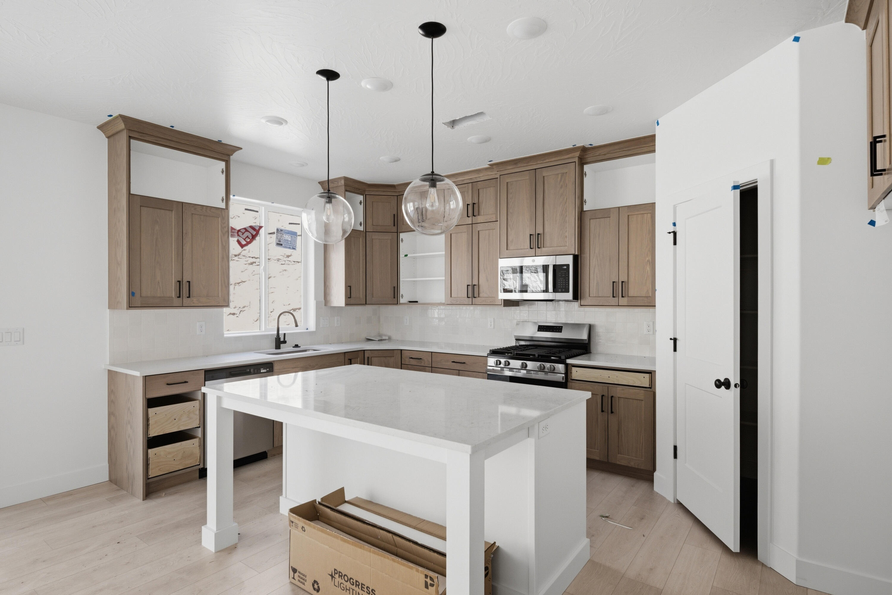 SALARNO HILLS AT DIVARIO - Residential