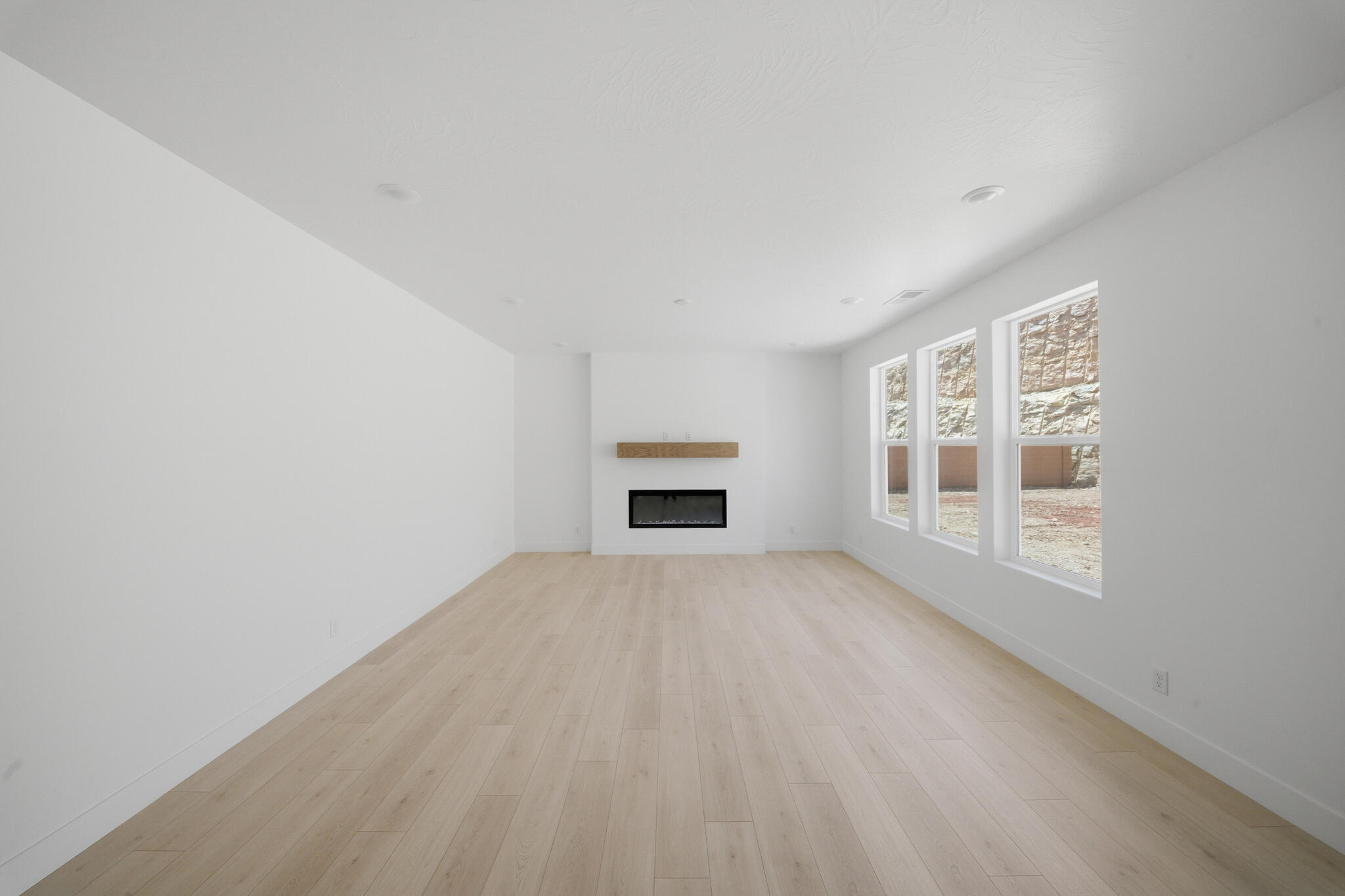 SALARNO HILLS AT DIVARIO - Residential