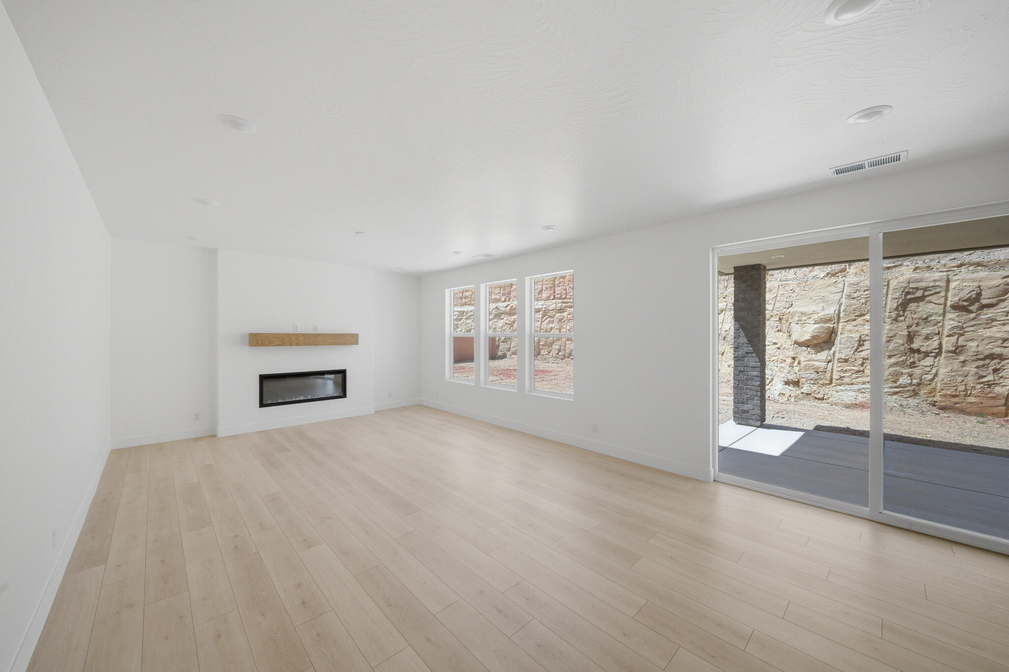 SALARNO HILLS AT DIVARIO - Residential