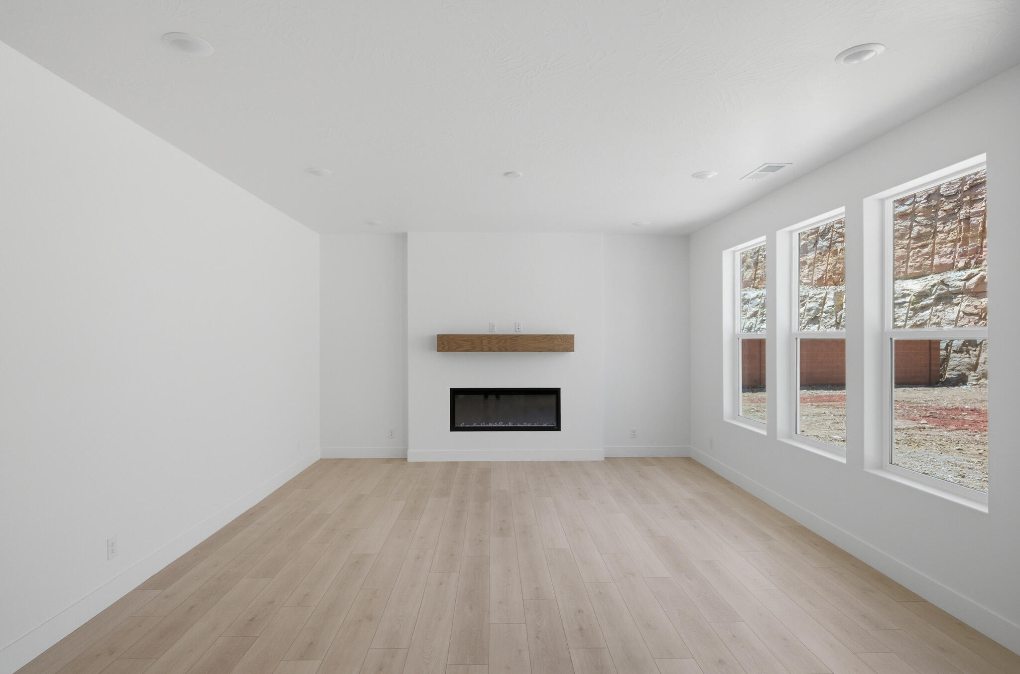 SALARNO HILLS AT DIVARIO - Residential