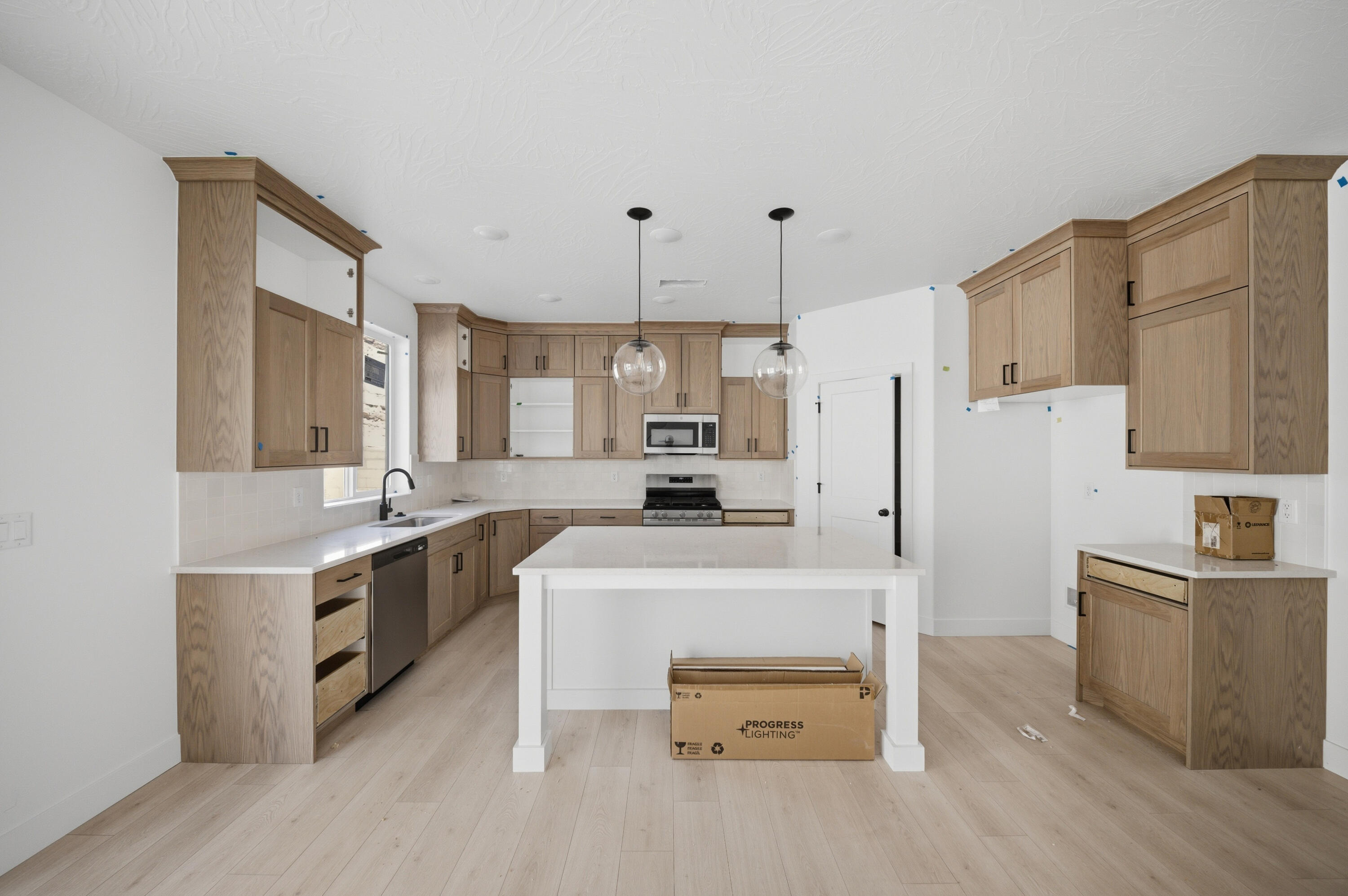 SALARNO HILLS AT DIVARIO - Residential