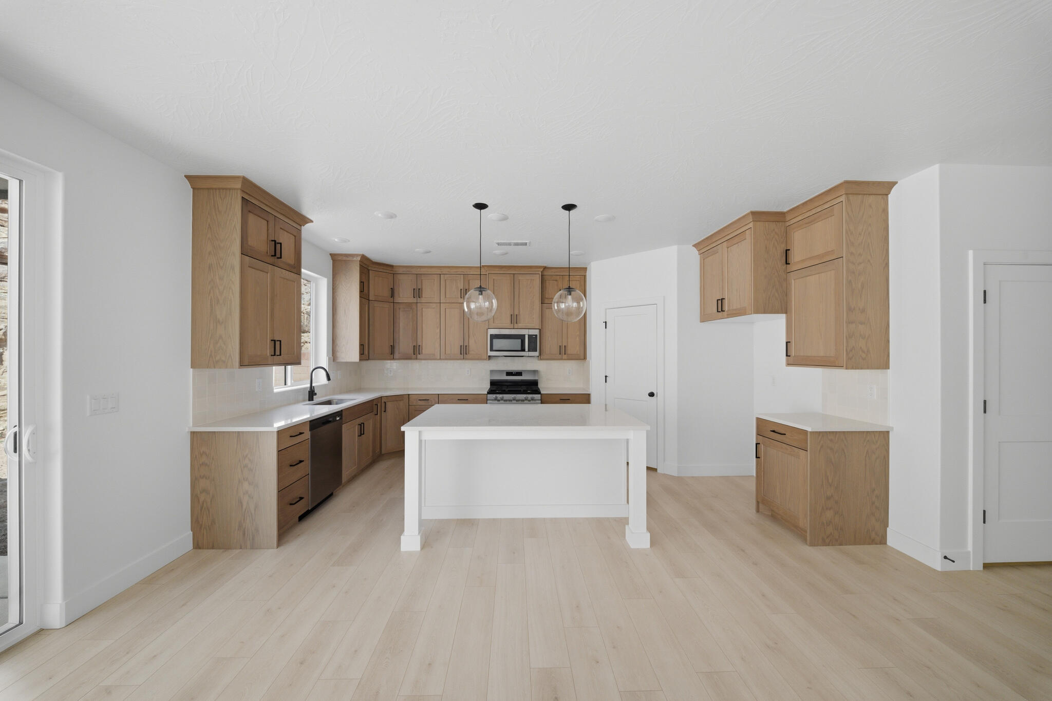 SALARNO HILLS AT DIVARIO - Residential