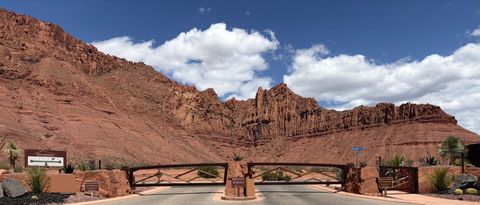 Photo of 472 E Red Desert Trail, Ivins, UT 84738 (MLS # 26-271847)