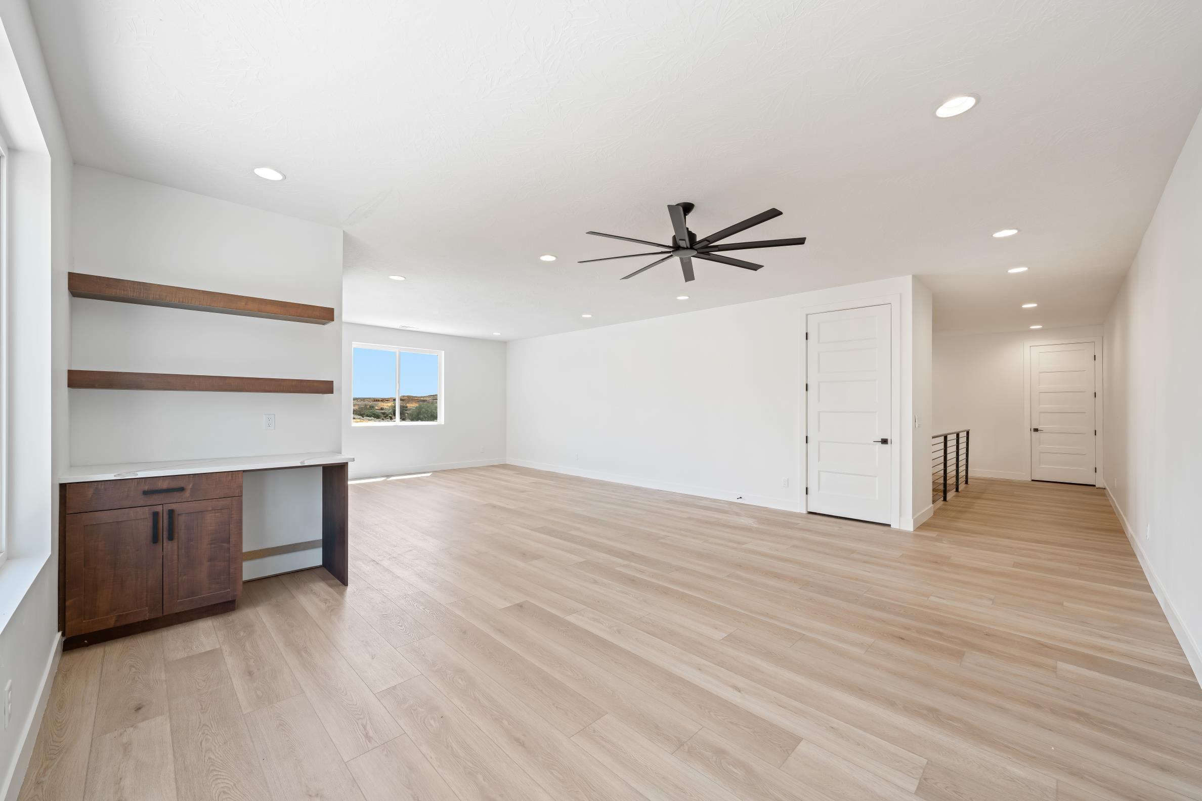 LEDGES OF SG HILLCREST - Residential