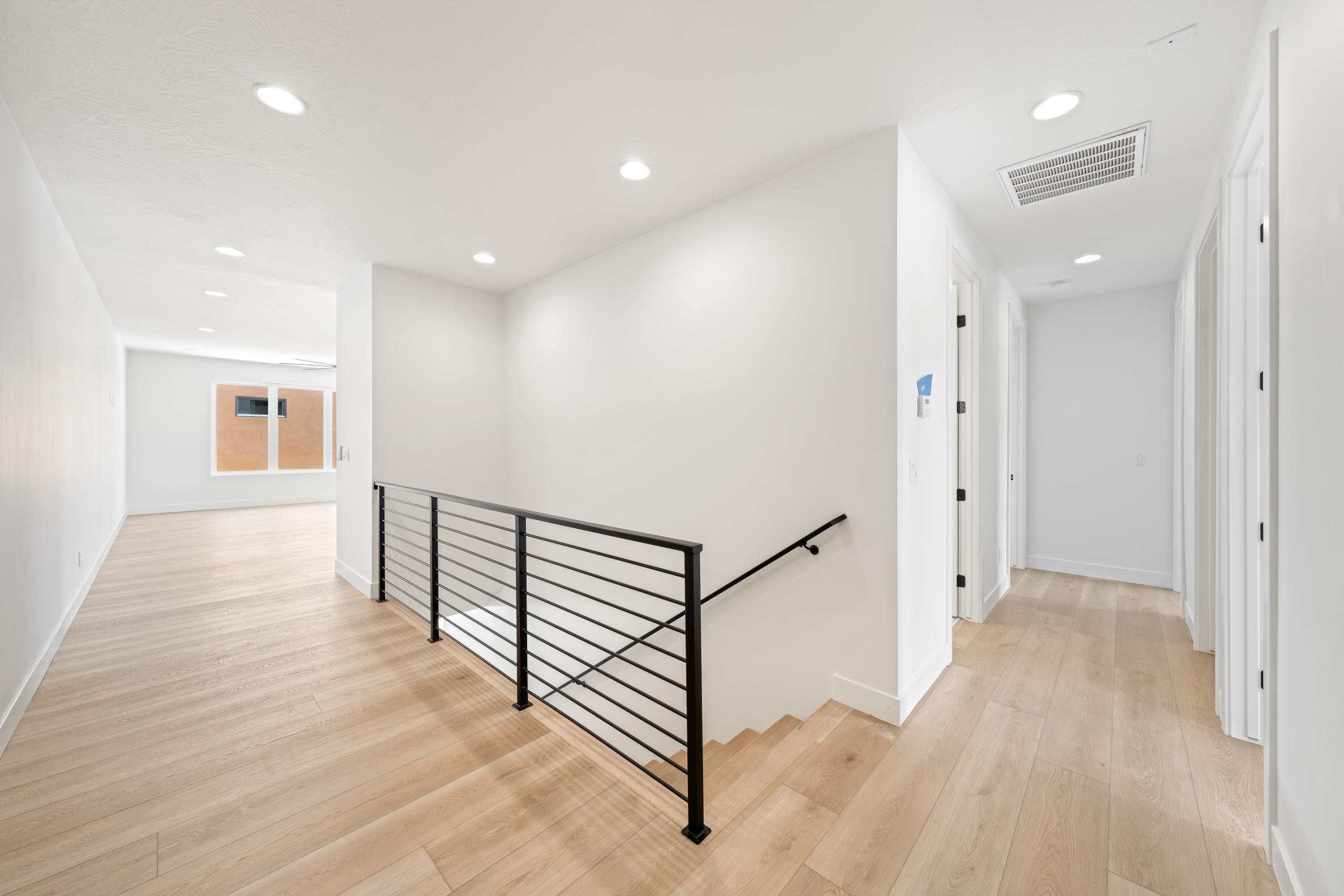 LEDGES OF SG HILLCREST - Residential