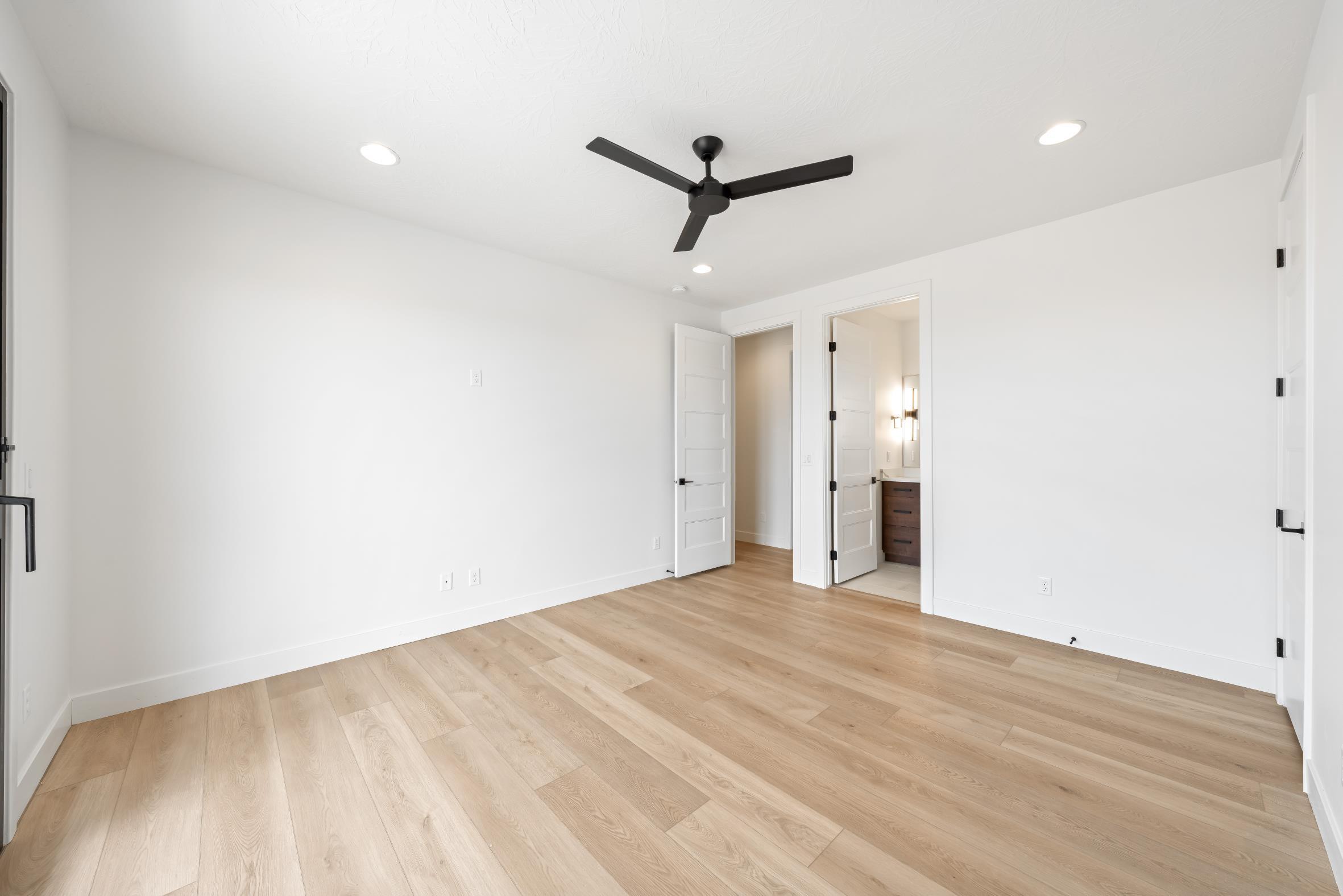 LEDGES OF SG HILLCREST - Residential