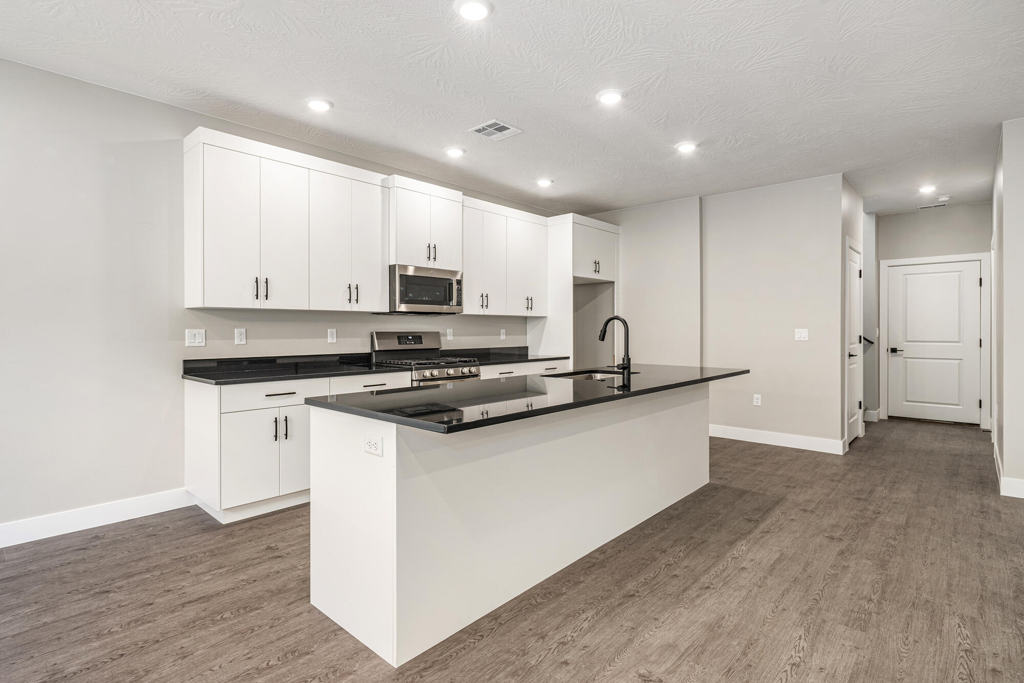 EAGLE POINTE - Residential